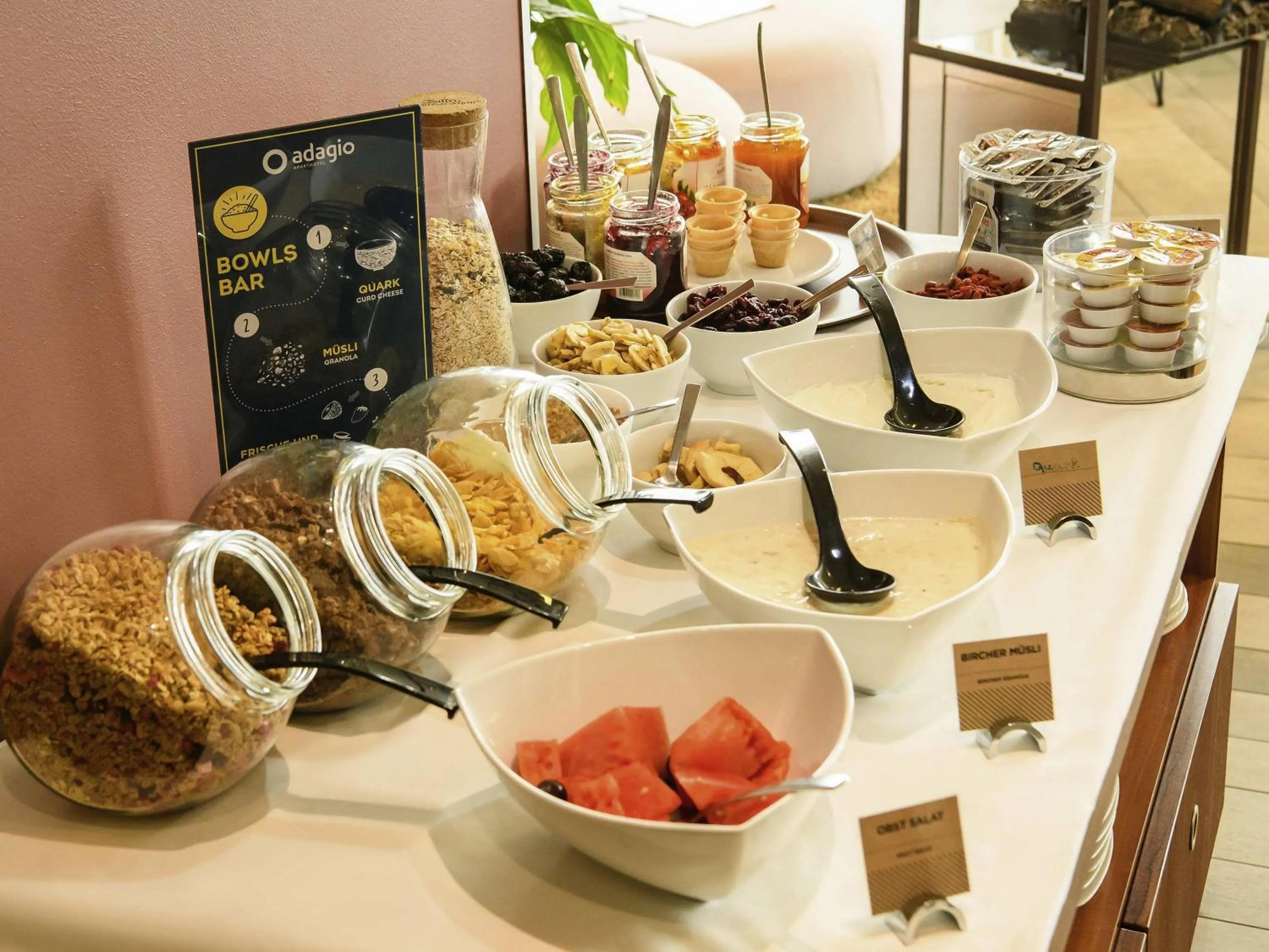 Breakfast in Aparthotel Adagio Muenchen City