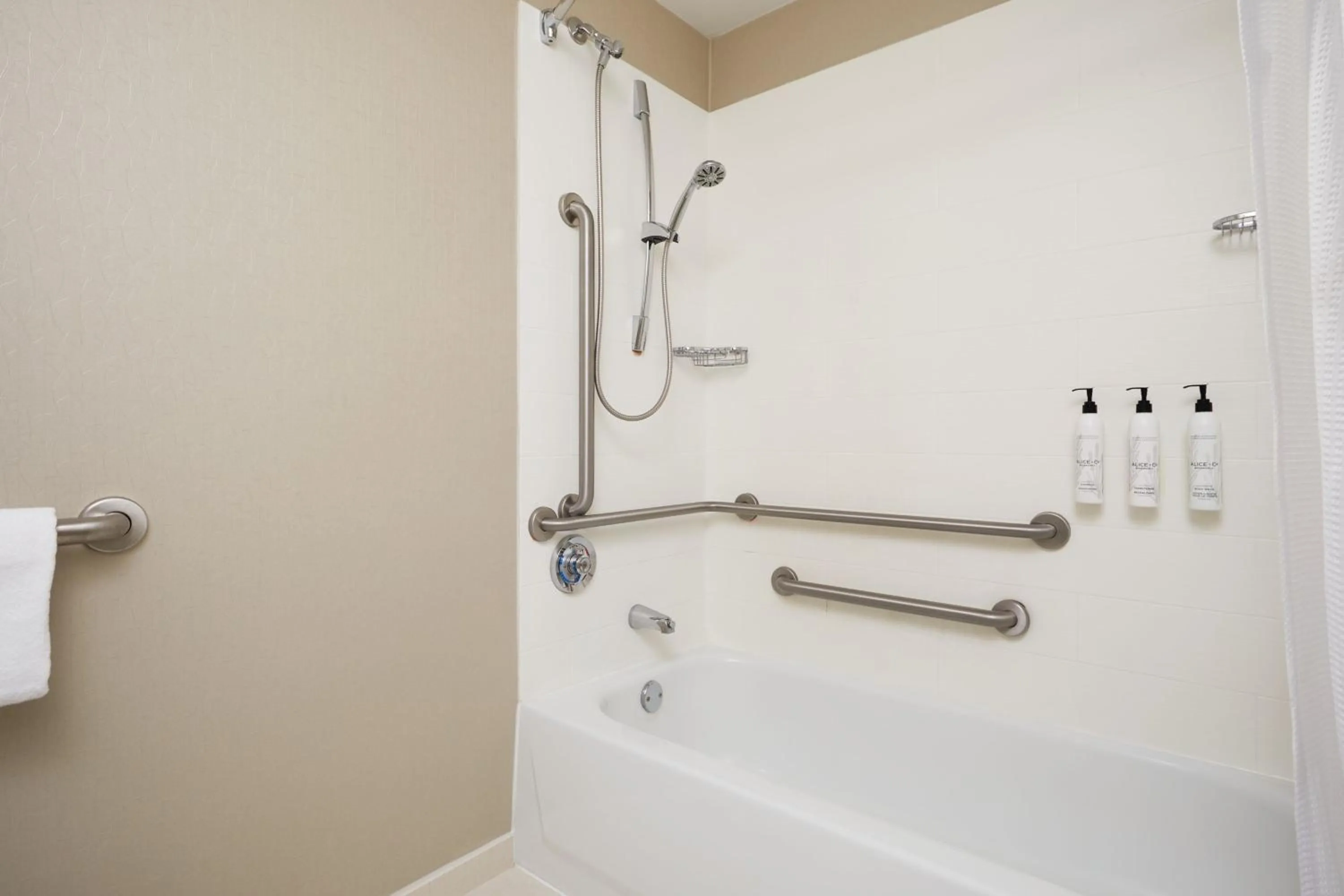 Bathroom in SpringHill Suites St. Louis Airport/Earth City