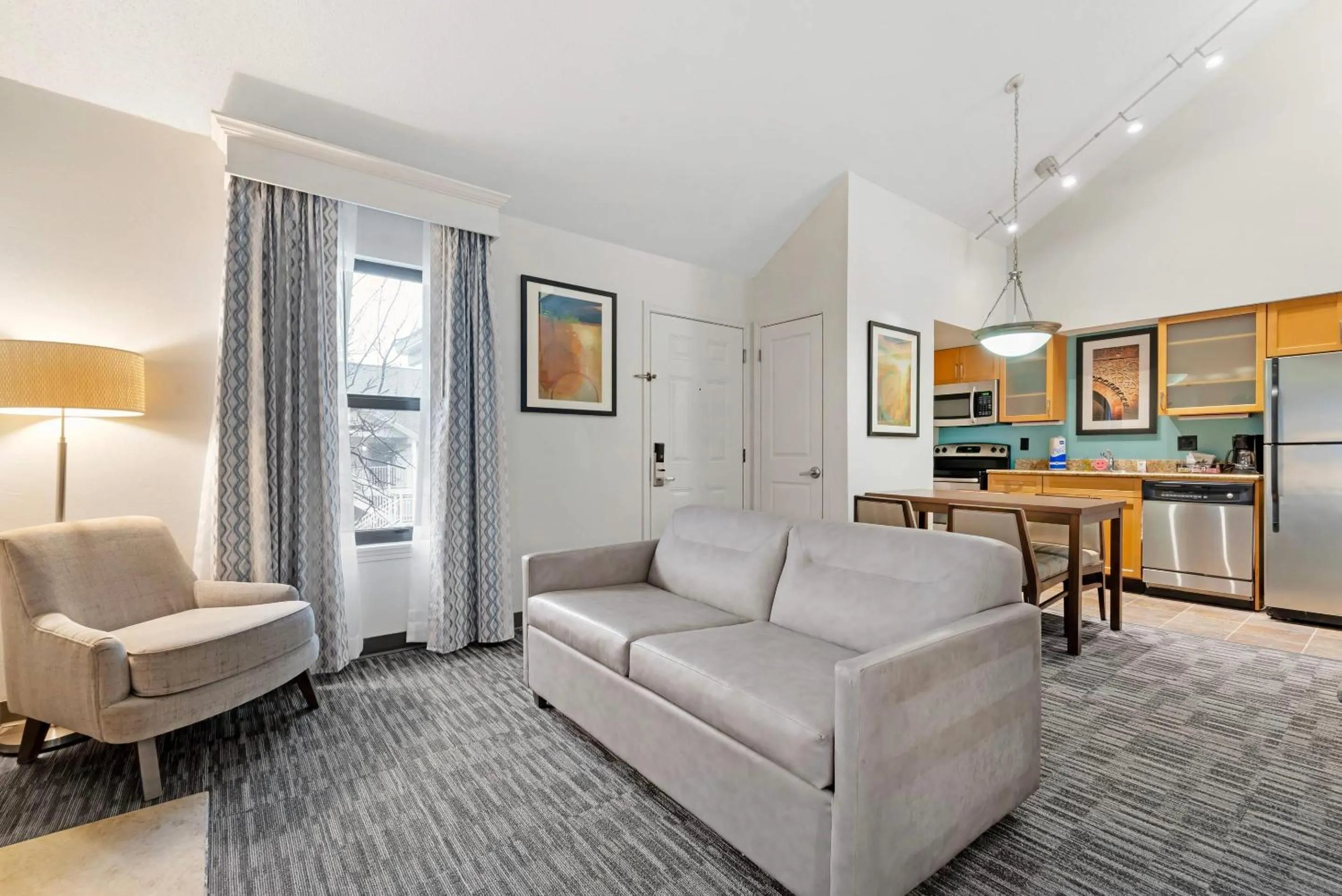 Bedroom in MainStay Suites St Louis - Galleria