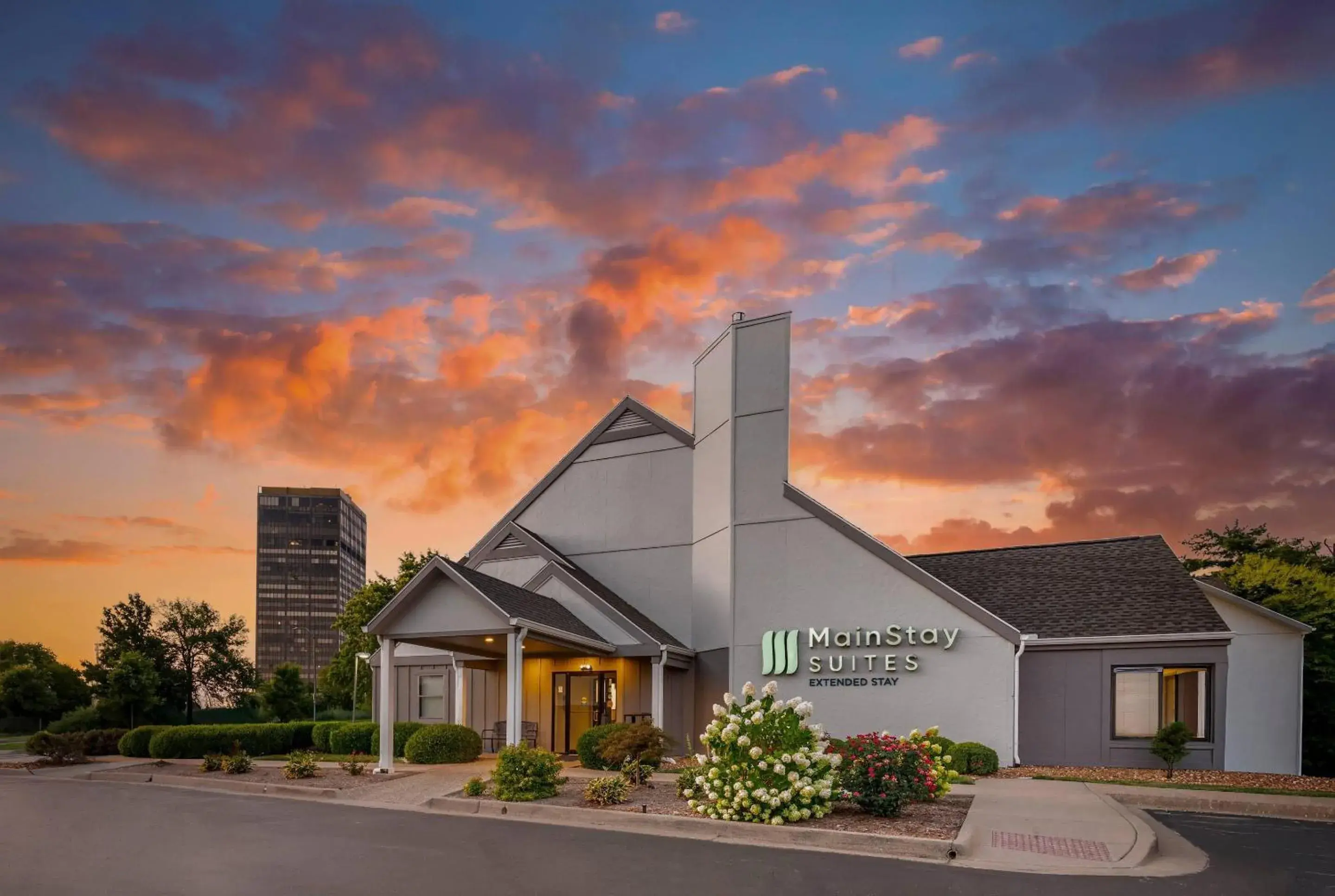 Property building in MainStay Suites St Louis - Galleria Property building in MainStay Suites St Louis - Galleria