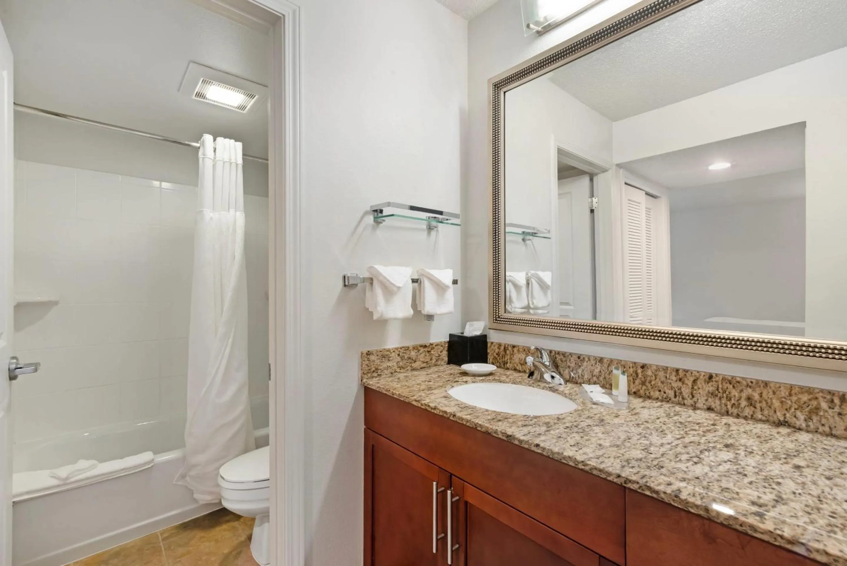 Bedroom in MainStay Suites St Louis - Galleria