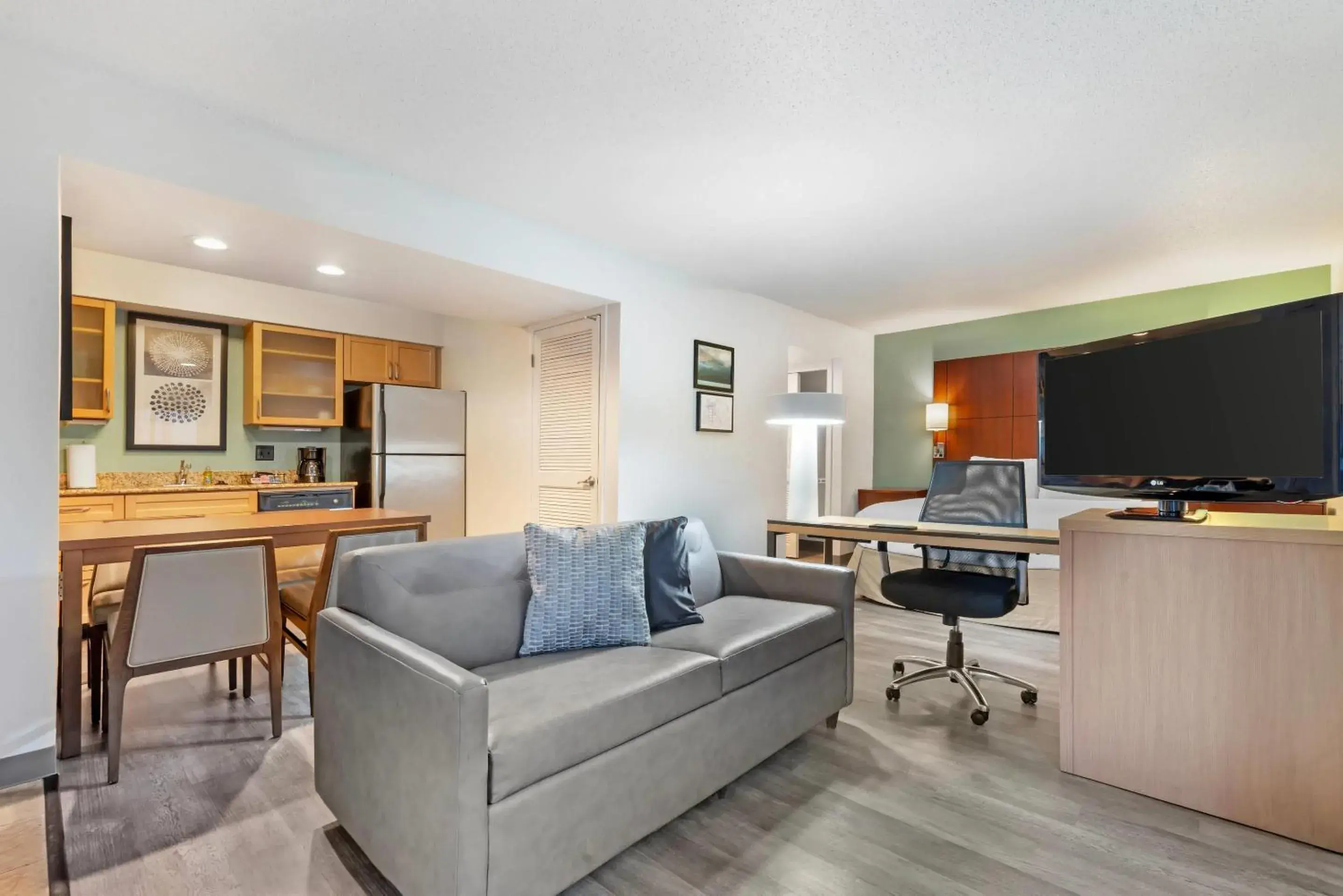 King Studio in MainStay Suites St Louis - Galleria King Studio in MainStay Suites St Louis - Galleria