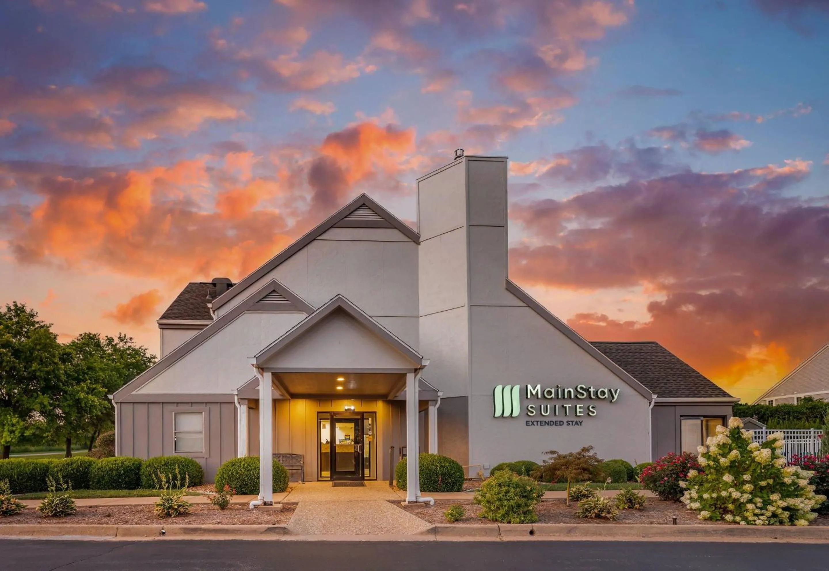 Property building in MainStay Suites St Louis - Galleria