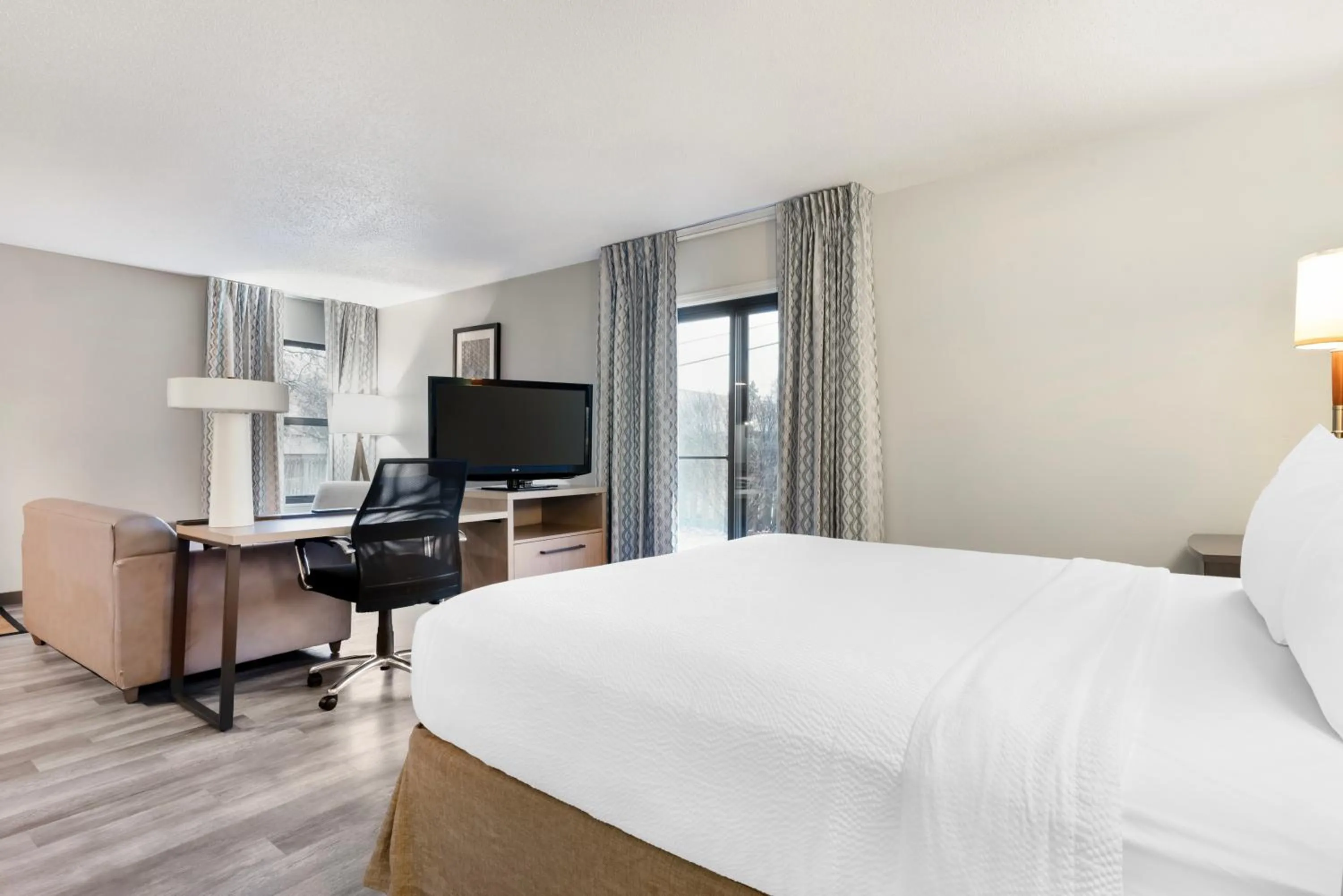 Bedroom, Bed in MainStay Suites St Louis - Galleria