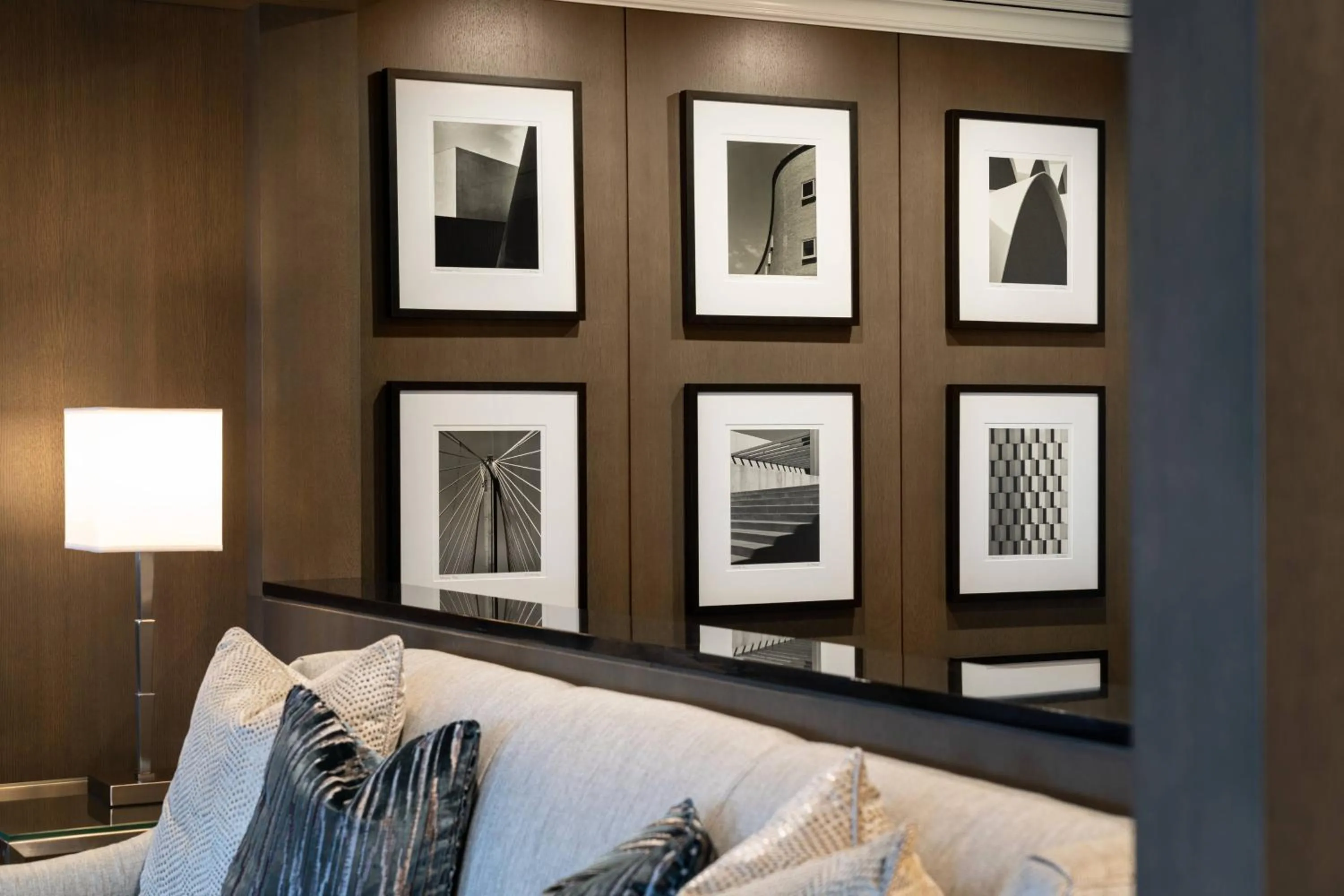 Lounge or bar, Bed in The Ritz-Carlton, St. Louis