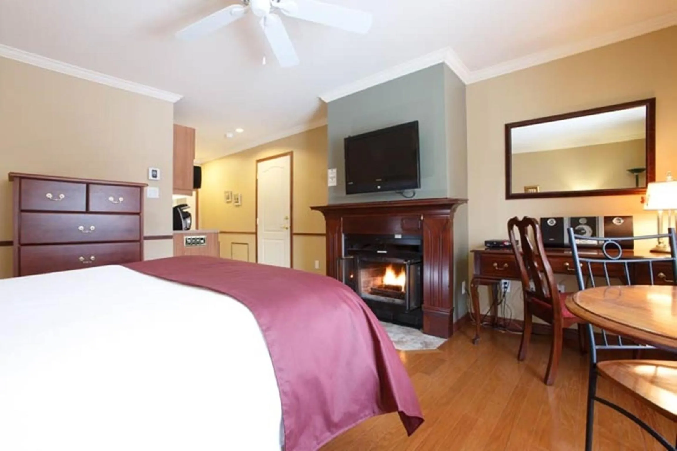 Decorative detail, Bed in Relais St-Denis