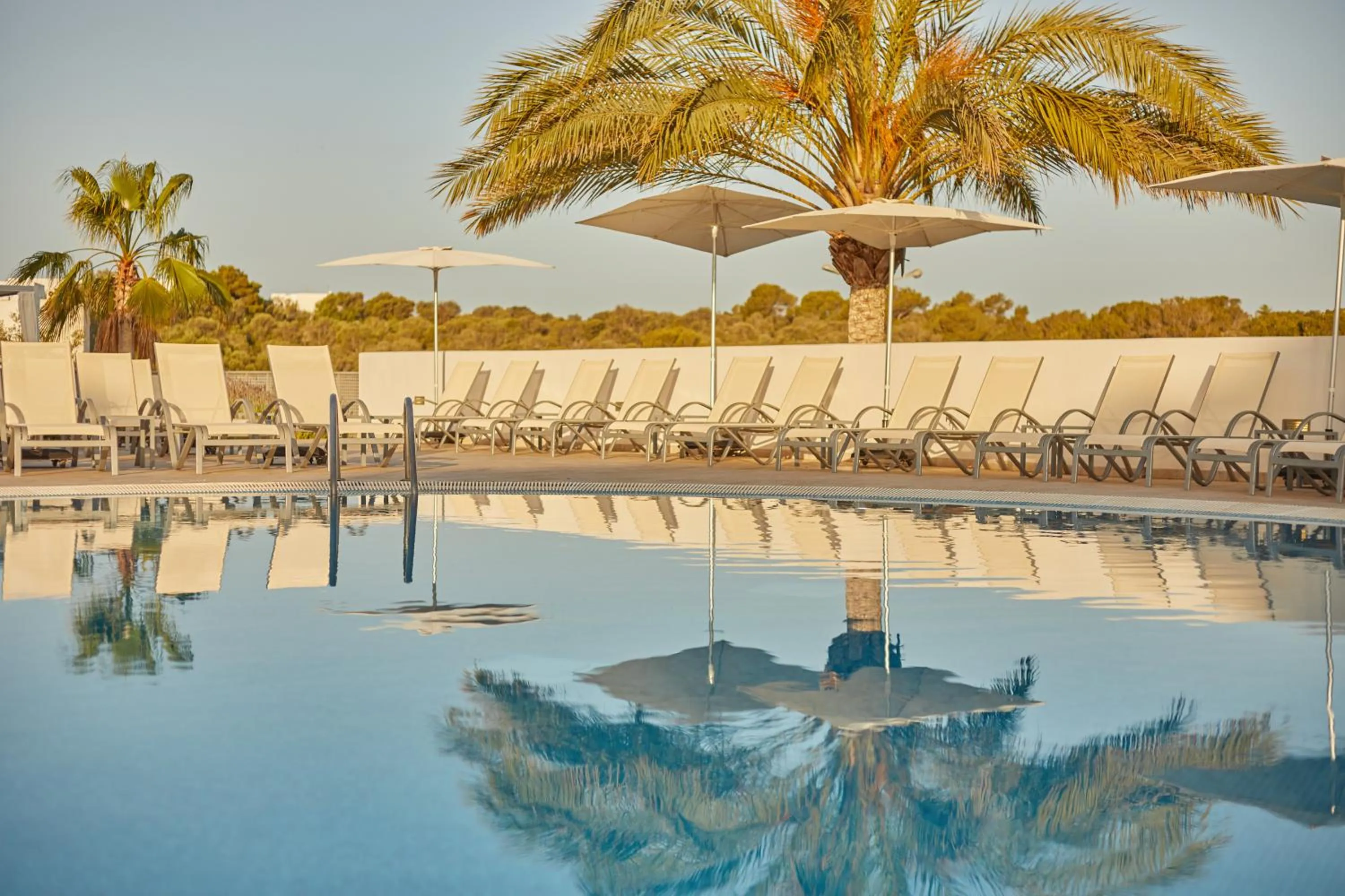 Swimming pool in Monsuau Cala D'Or Hotel 4 Sup - Adults Only