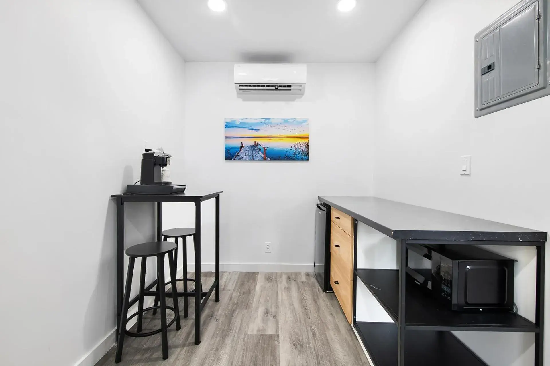 Deluxe Queen Room in The Hotel Deauville Deluxe Queen Room in The Hotel Deauville