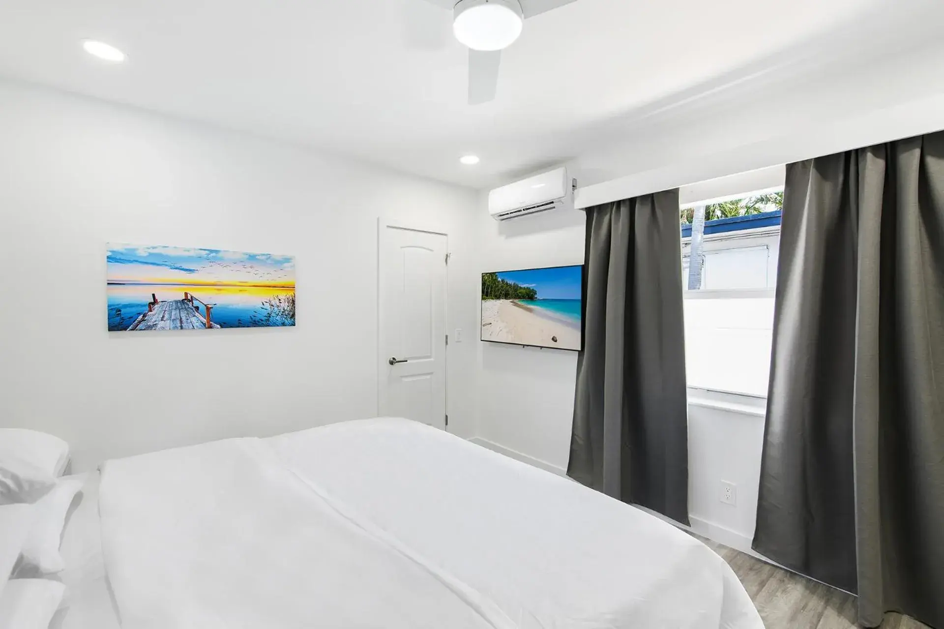 Deluxe King Suite in The Hotel Deauville Deluxe King Suite in The Hotel Deauville