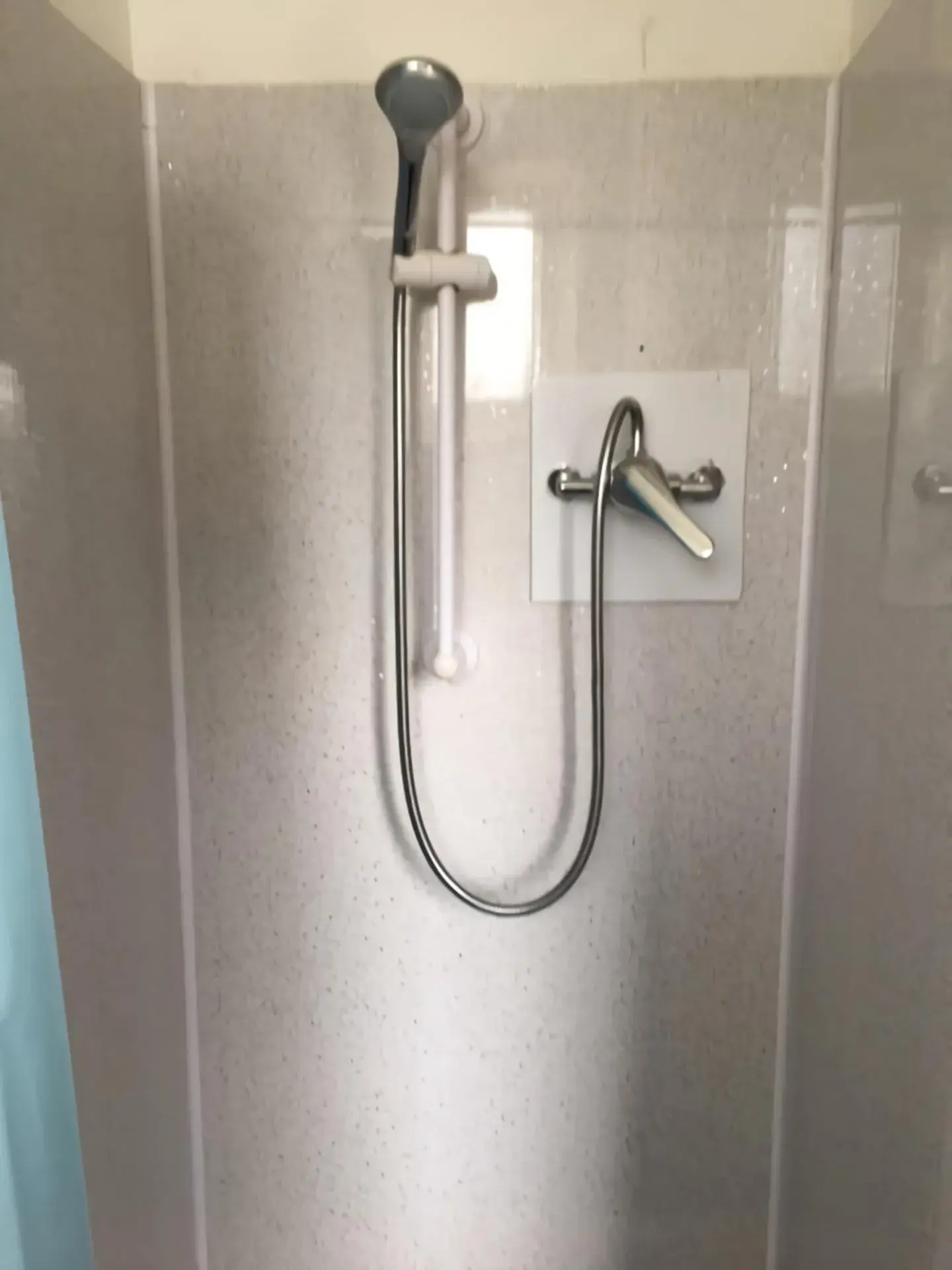 Triple Room with Private Bathroom in MyRoomz Seaview Hotel Triple Room with Private Bathroom in MyRoomz Seaview Hotel