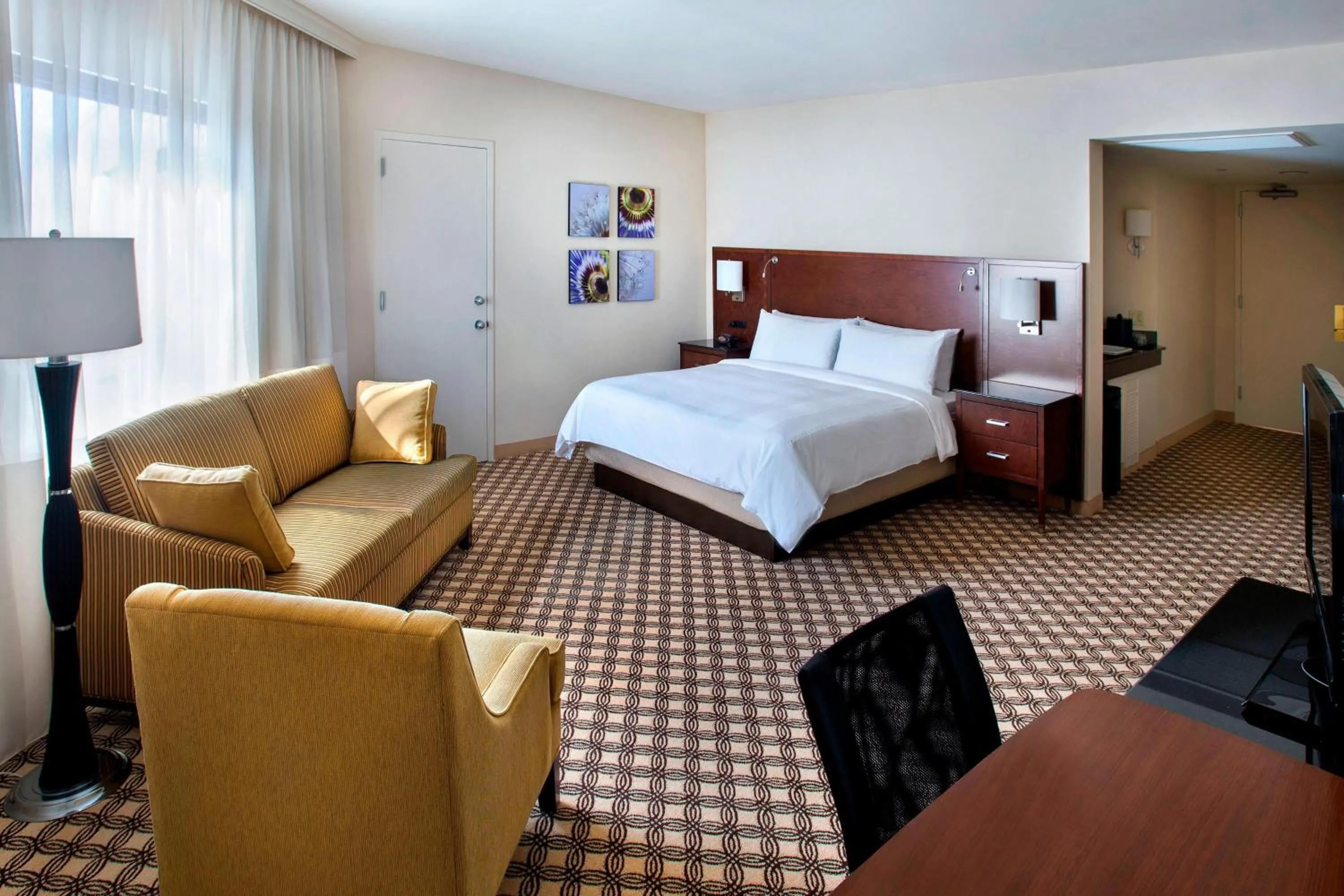 Photo of the whole room, Bed in Princeton Marriott at Forrestal