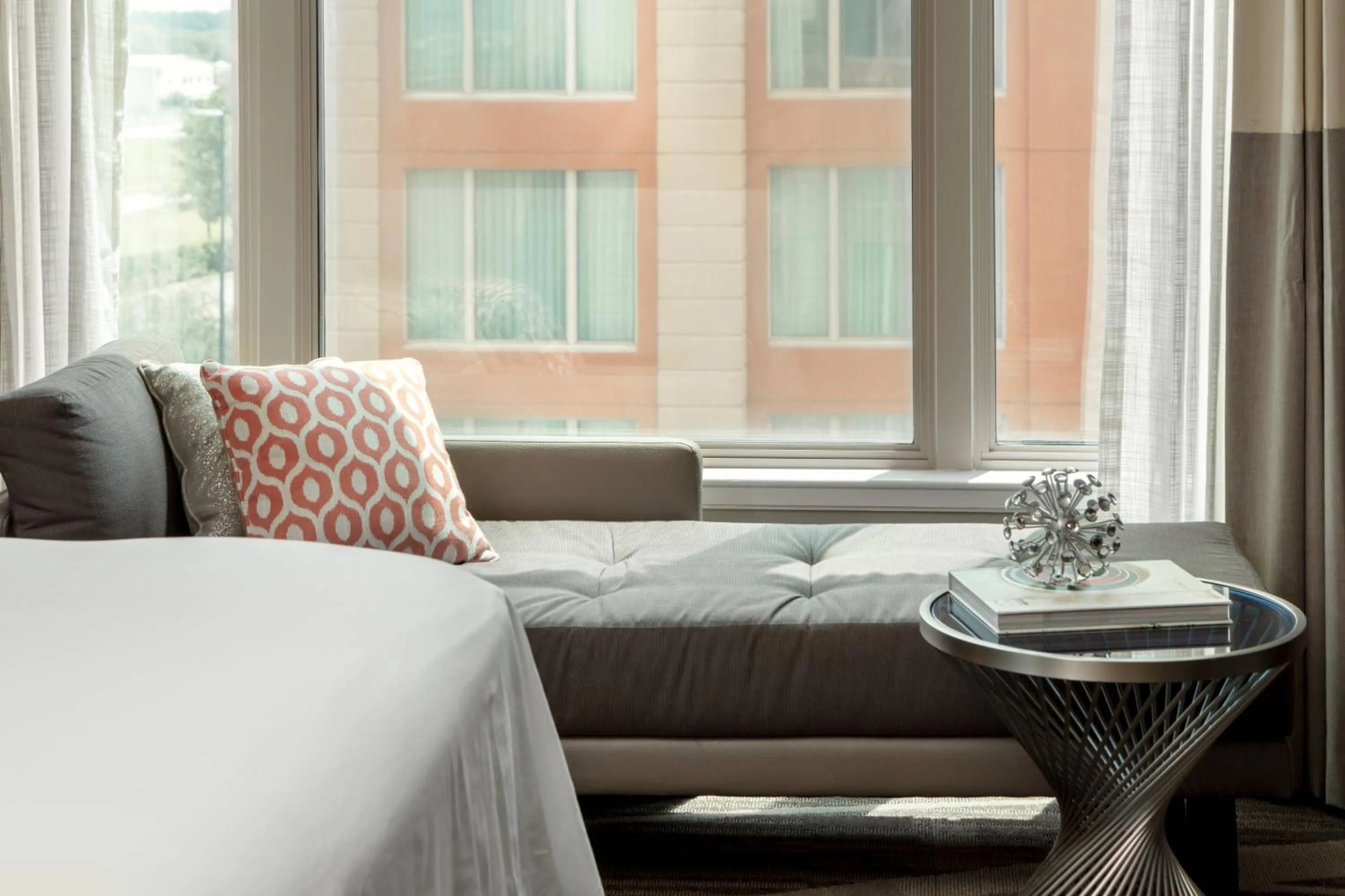 Photo of the whole room, Bed in Renaissance Tampa International Plaza Hotel