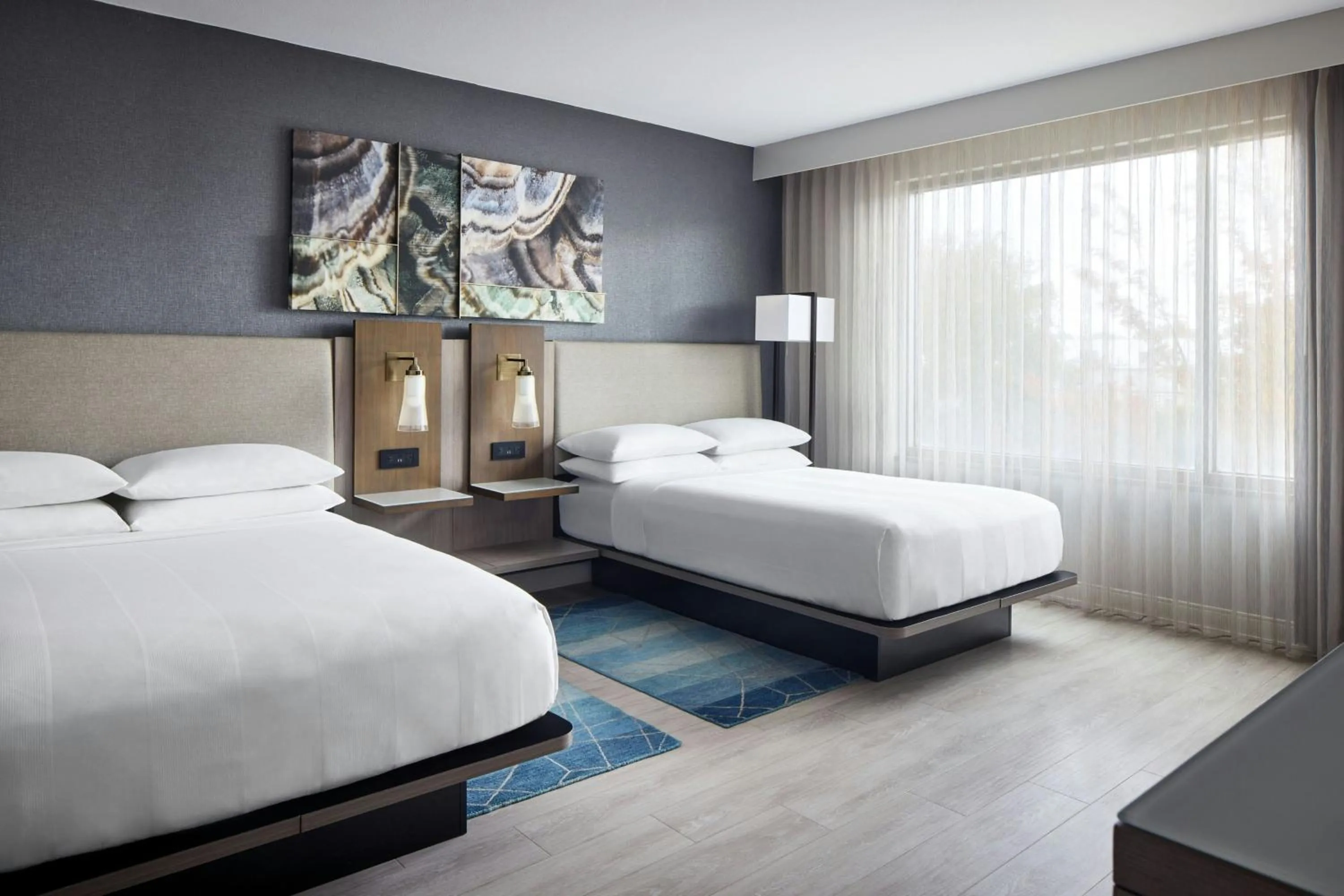 Photo of the whole room, Bed in Bethesda North Marriott Hotel & Conference Center