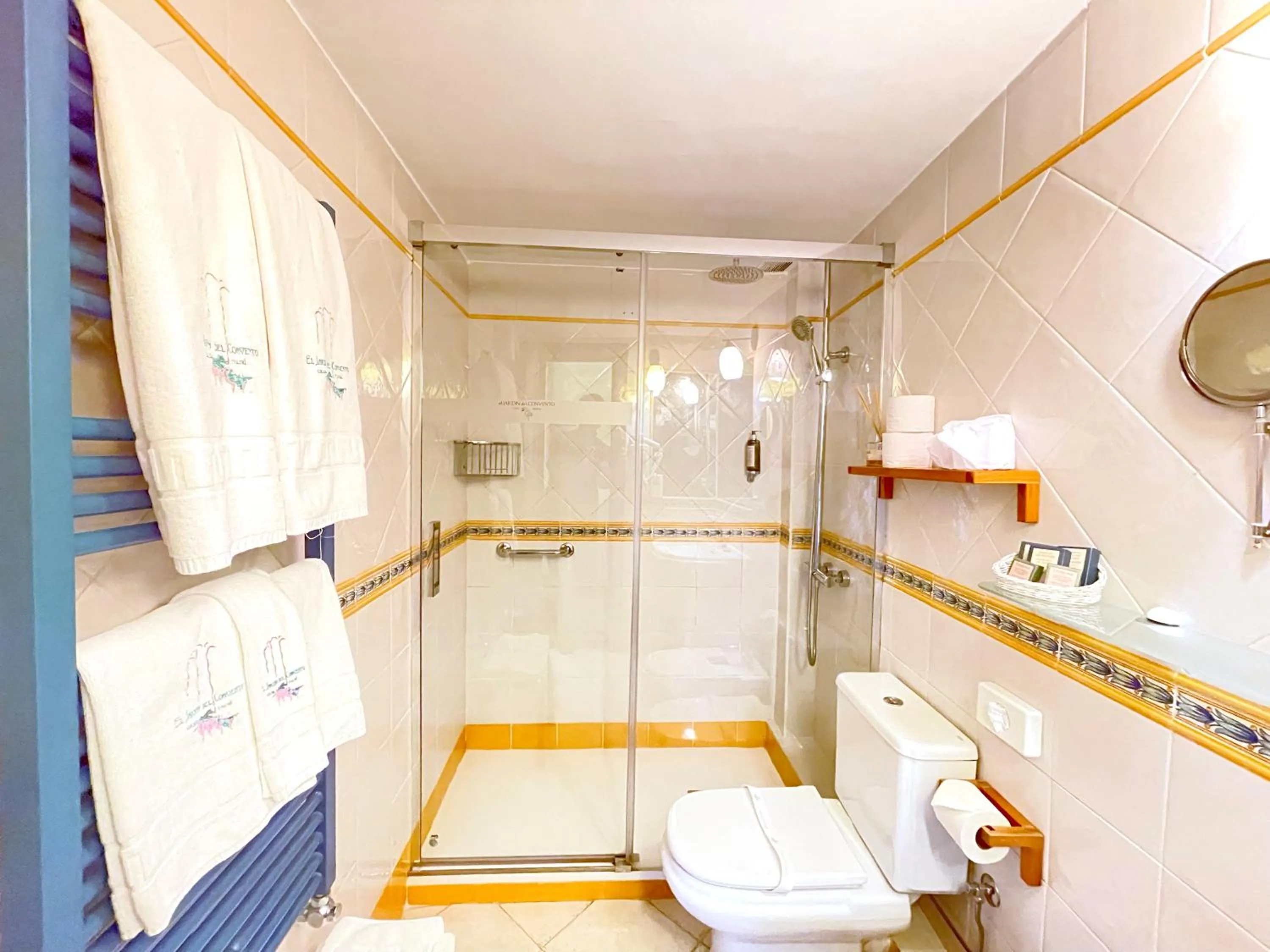 Bathroom in El Jardín del Convento, Casa Rural