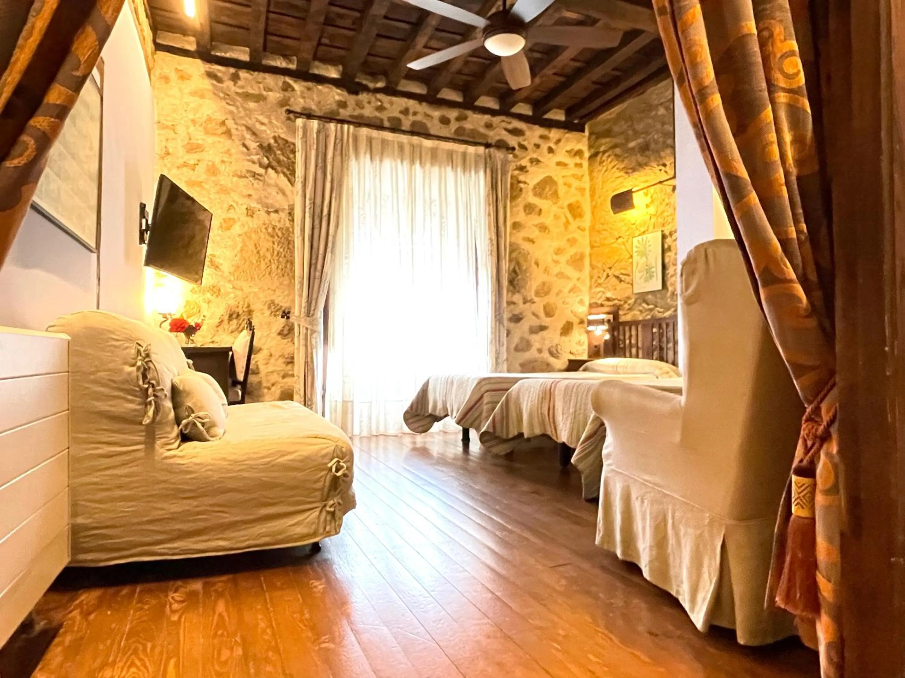 Photo of the whole room, Bed in El Jardín del Convento, Casa Rural