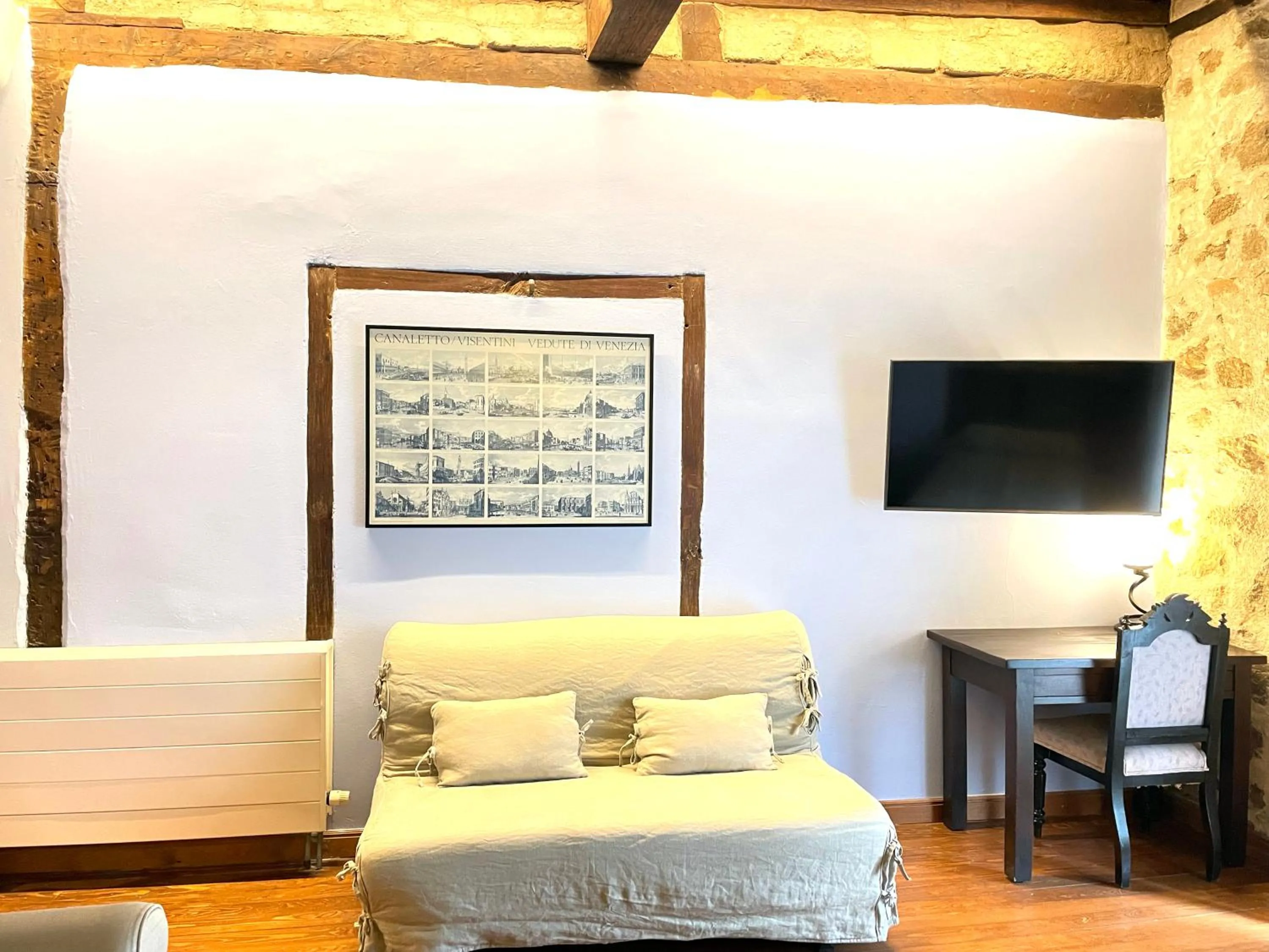 Photo of the whole room, Bed in El Jardín del Convento, Casa Rural