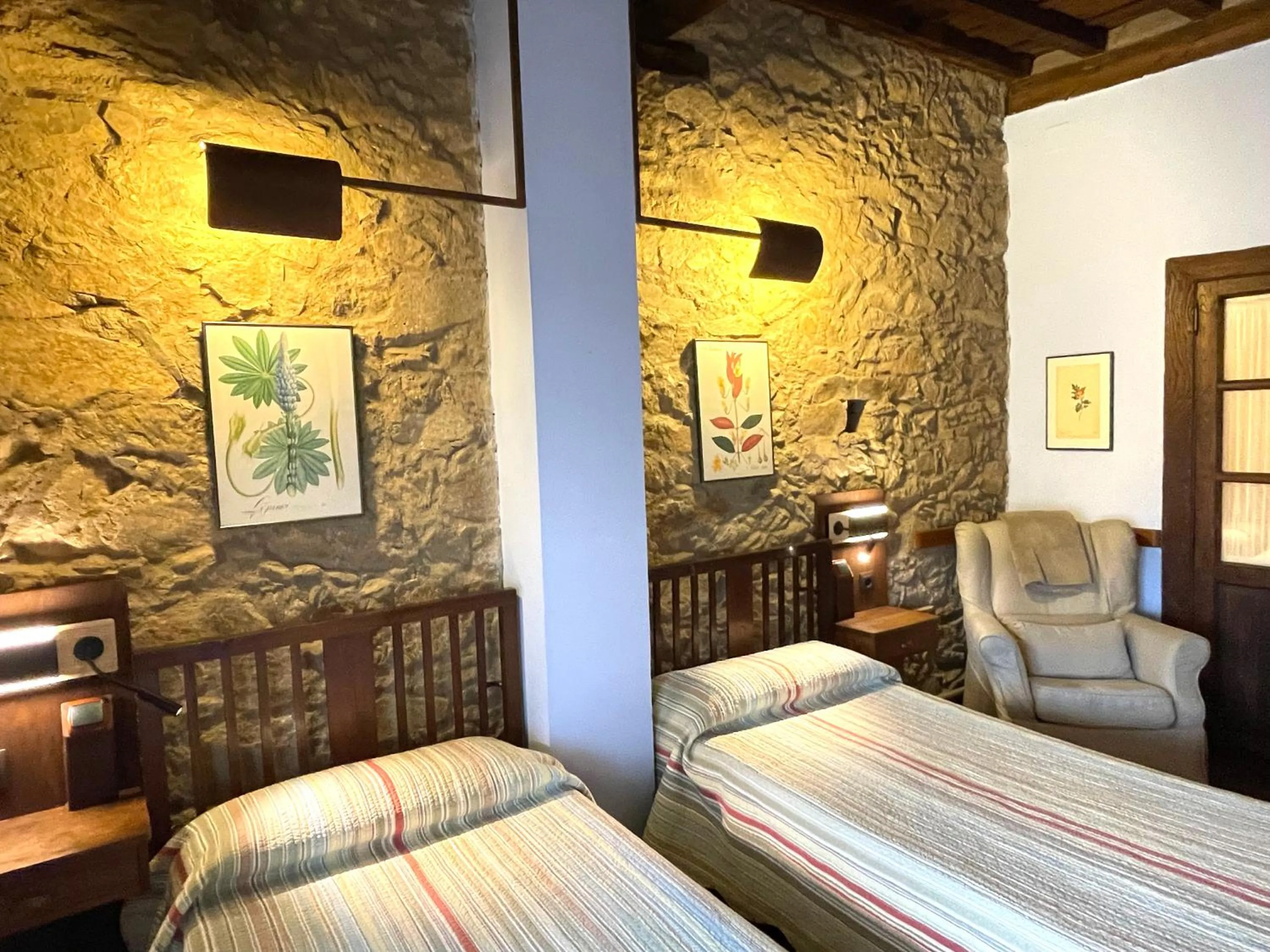 Photo of the whole room, Bed in El Jardín del Convento, Casa Rural