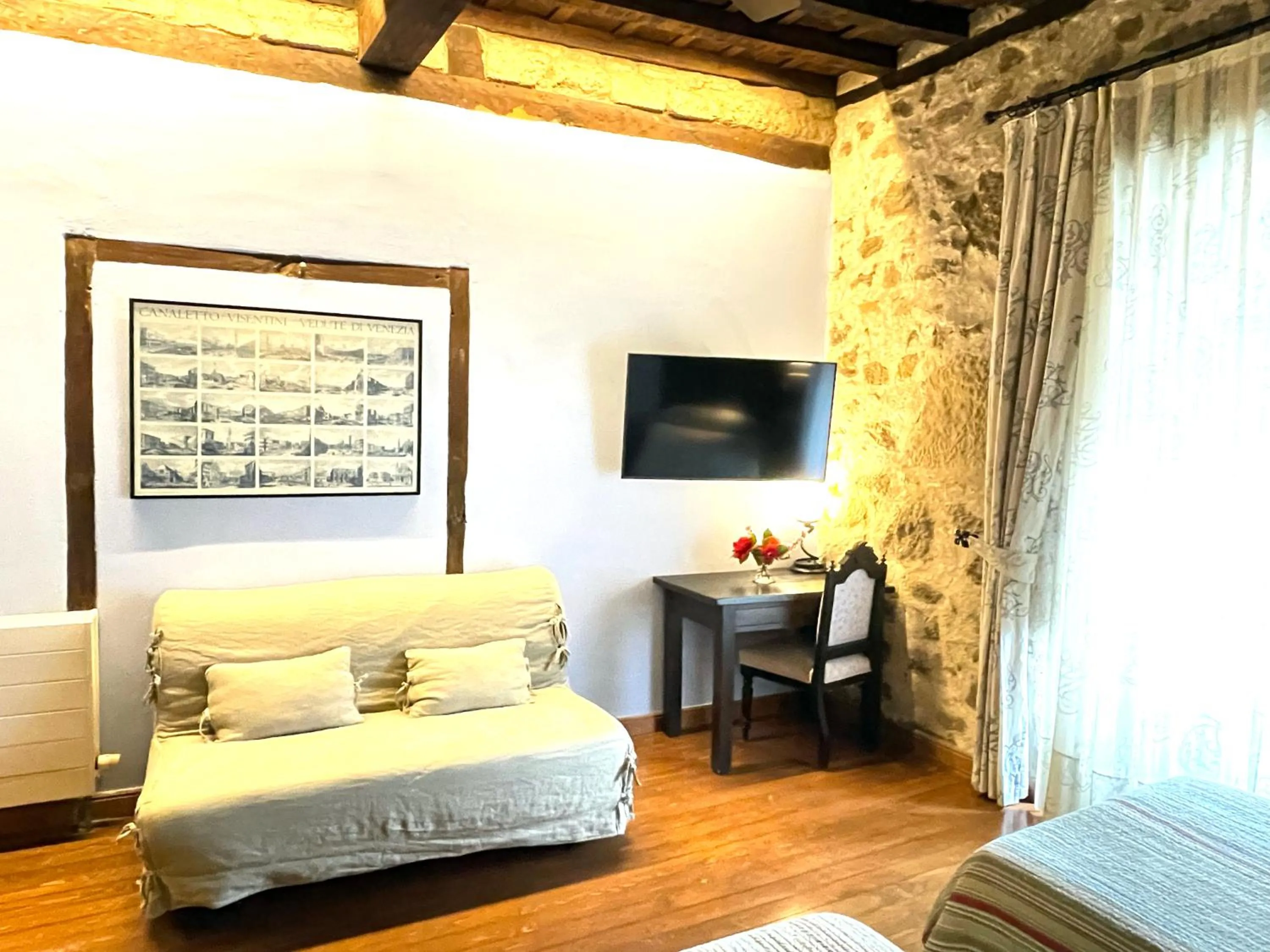 Photo of the whole room, Bed in El Jardín del Convento, Casa Rural