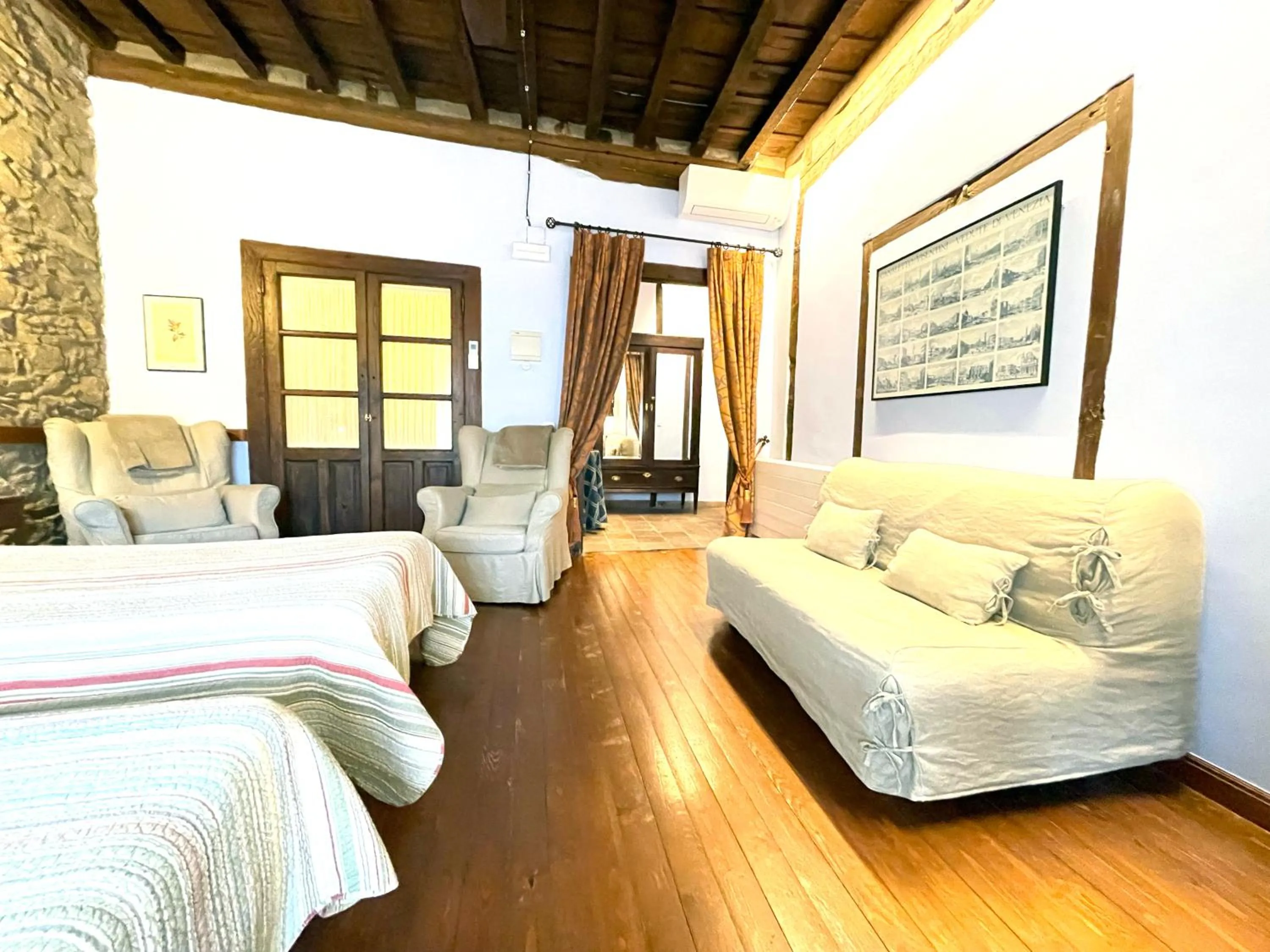 Photo of the whole room, Bed in El Jardín del Convento, Casa Rural