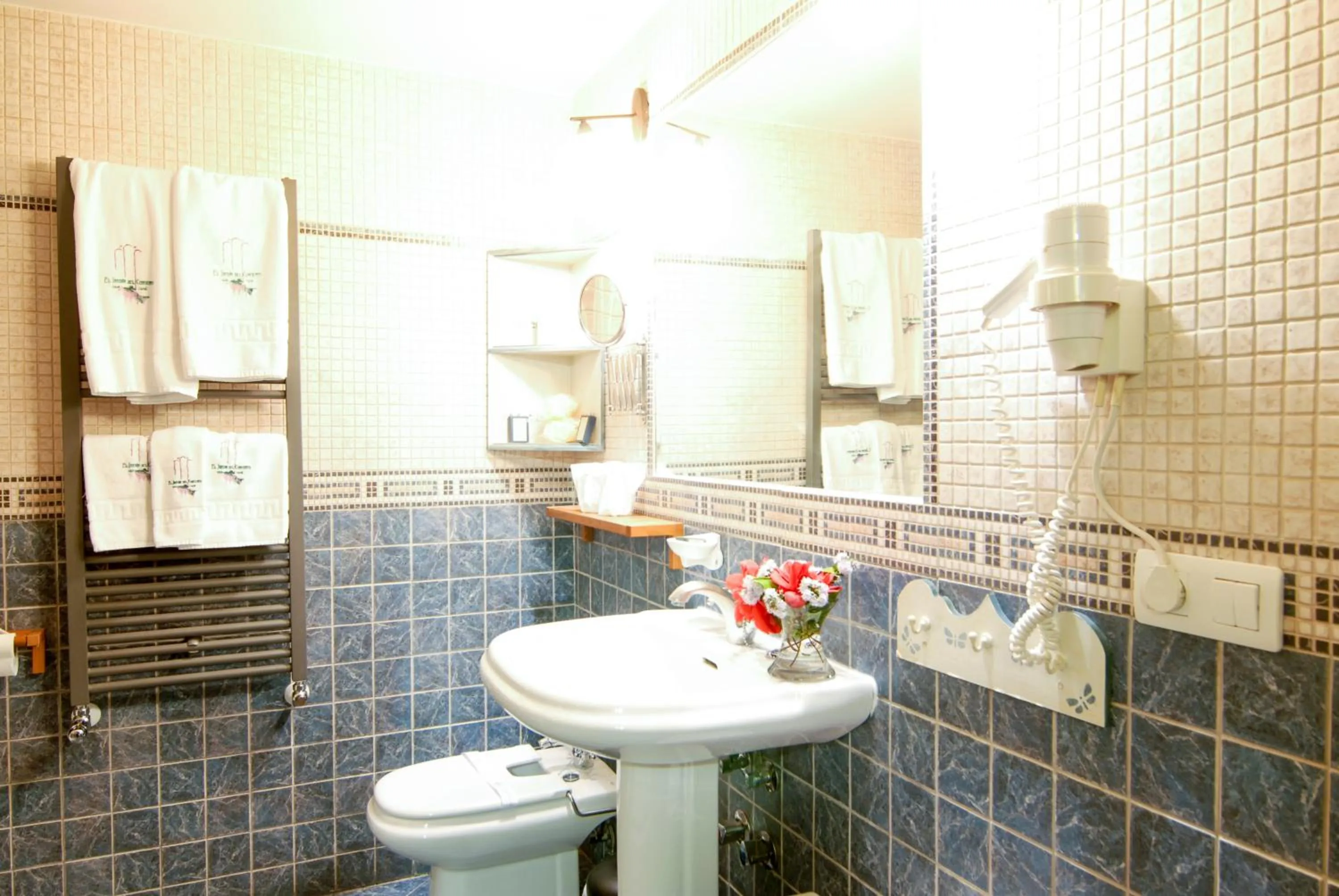 Bathroom in El Jardín del Convento, Casa Rural