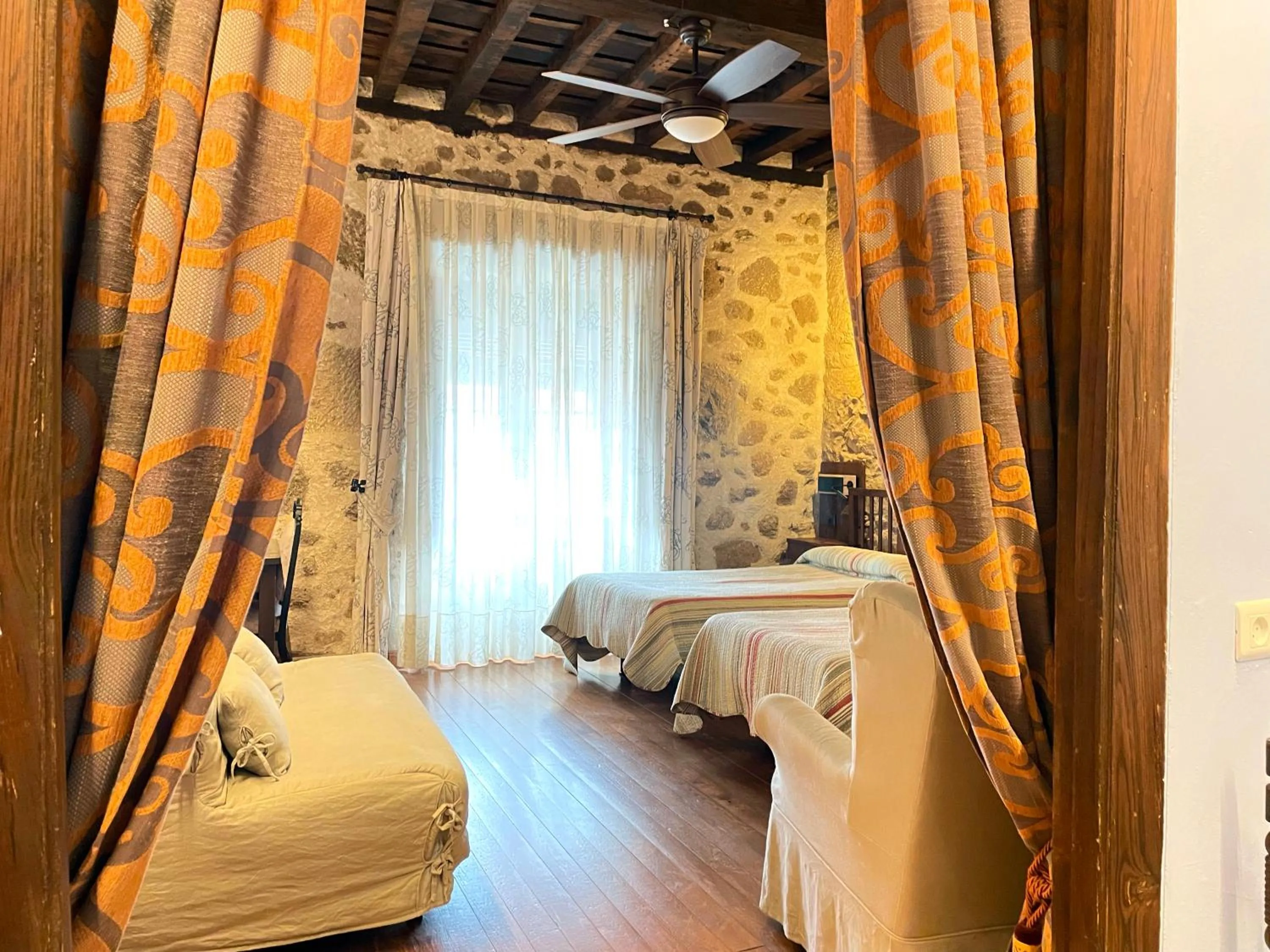 Photo of the whole room, Bed in El Jardín del Convento, Casa Rural