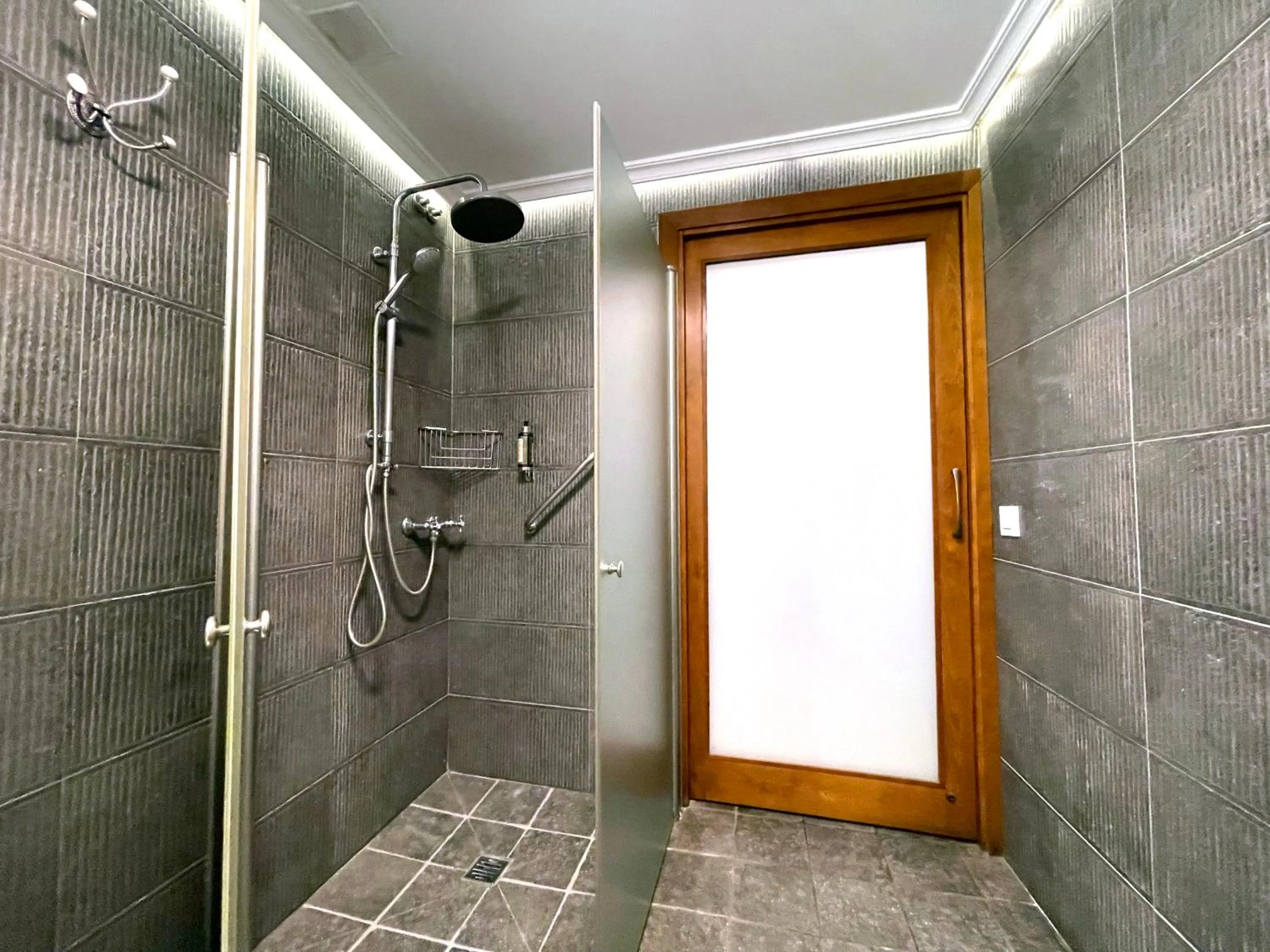Shower in El Jardín del Convento, Casa Rural