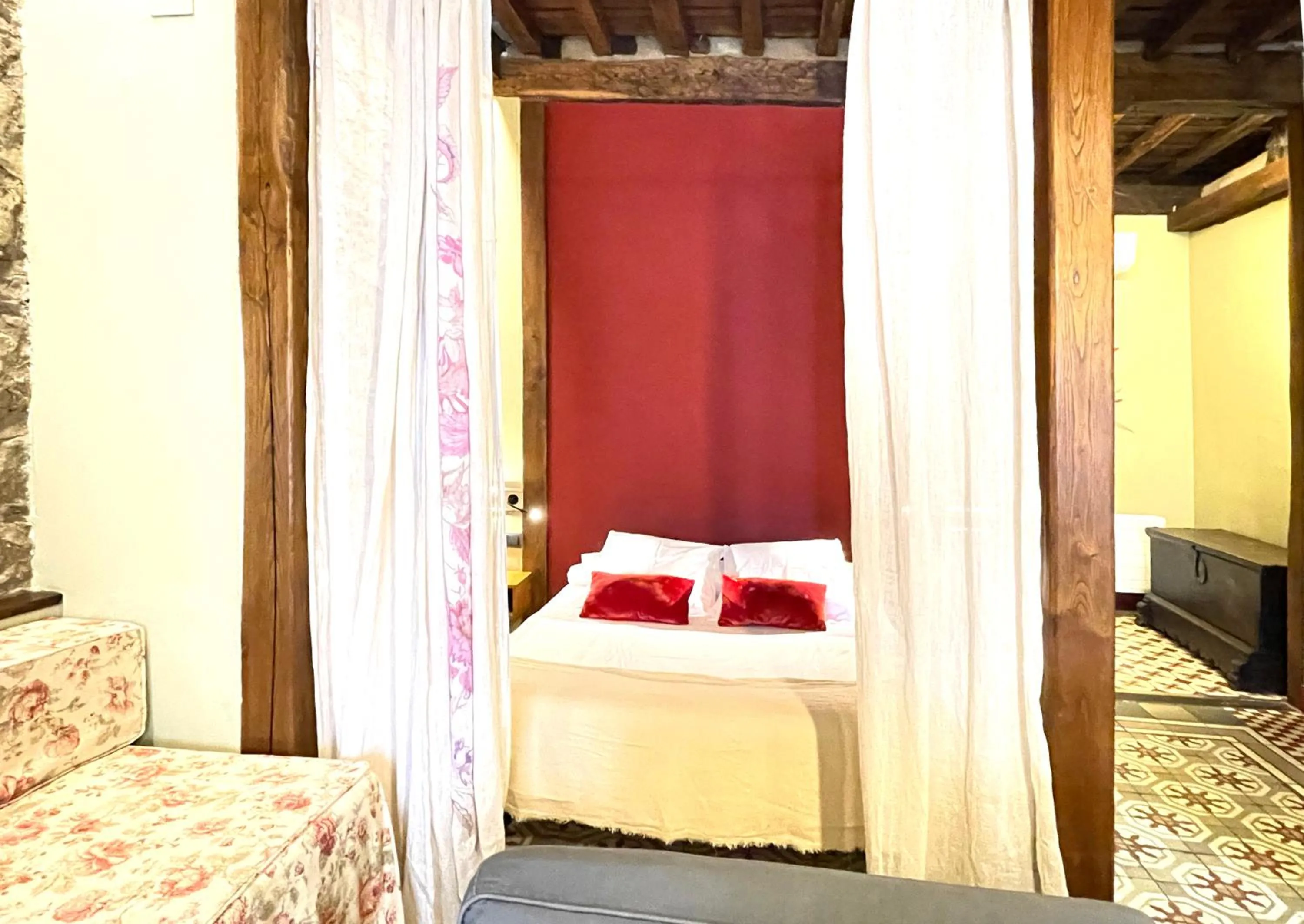 Photo of the whole room, Bed in El Jardín del Convento, Casa Rural