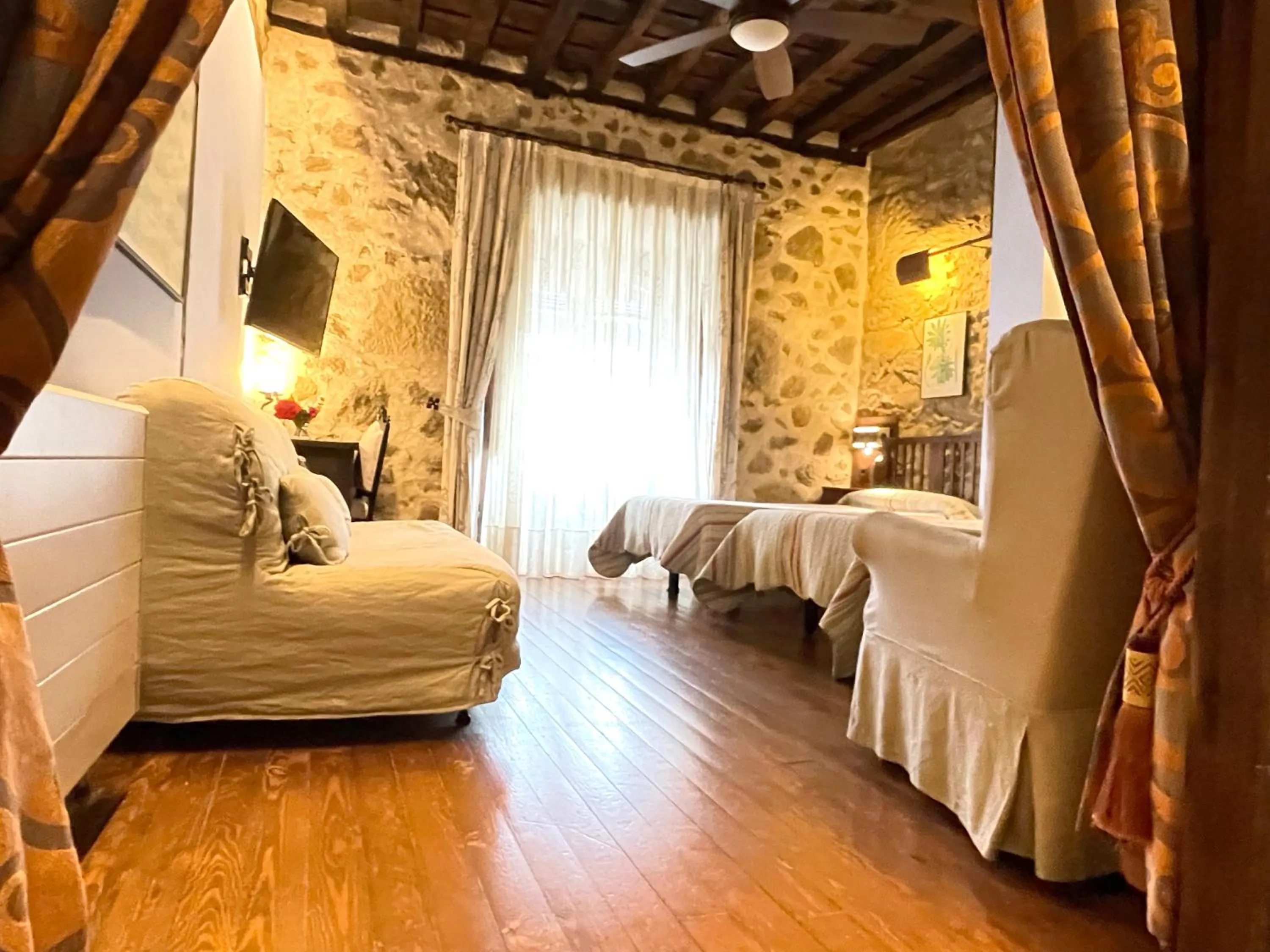 Photo of the whole room, Bed in El Jardín del Convento, Casa Rural