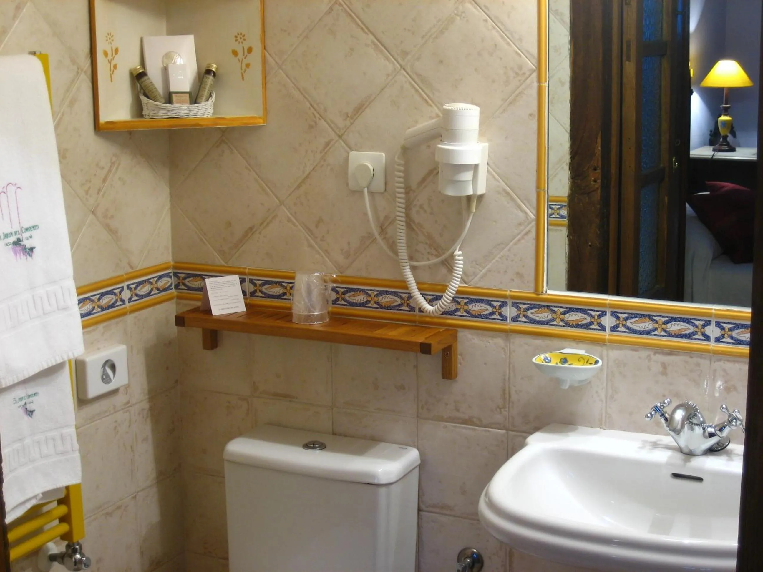 Bathroom in El Jardín del Convento, Casa Rural