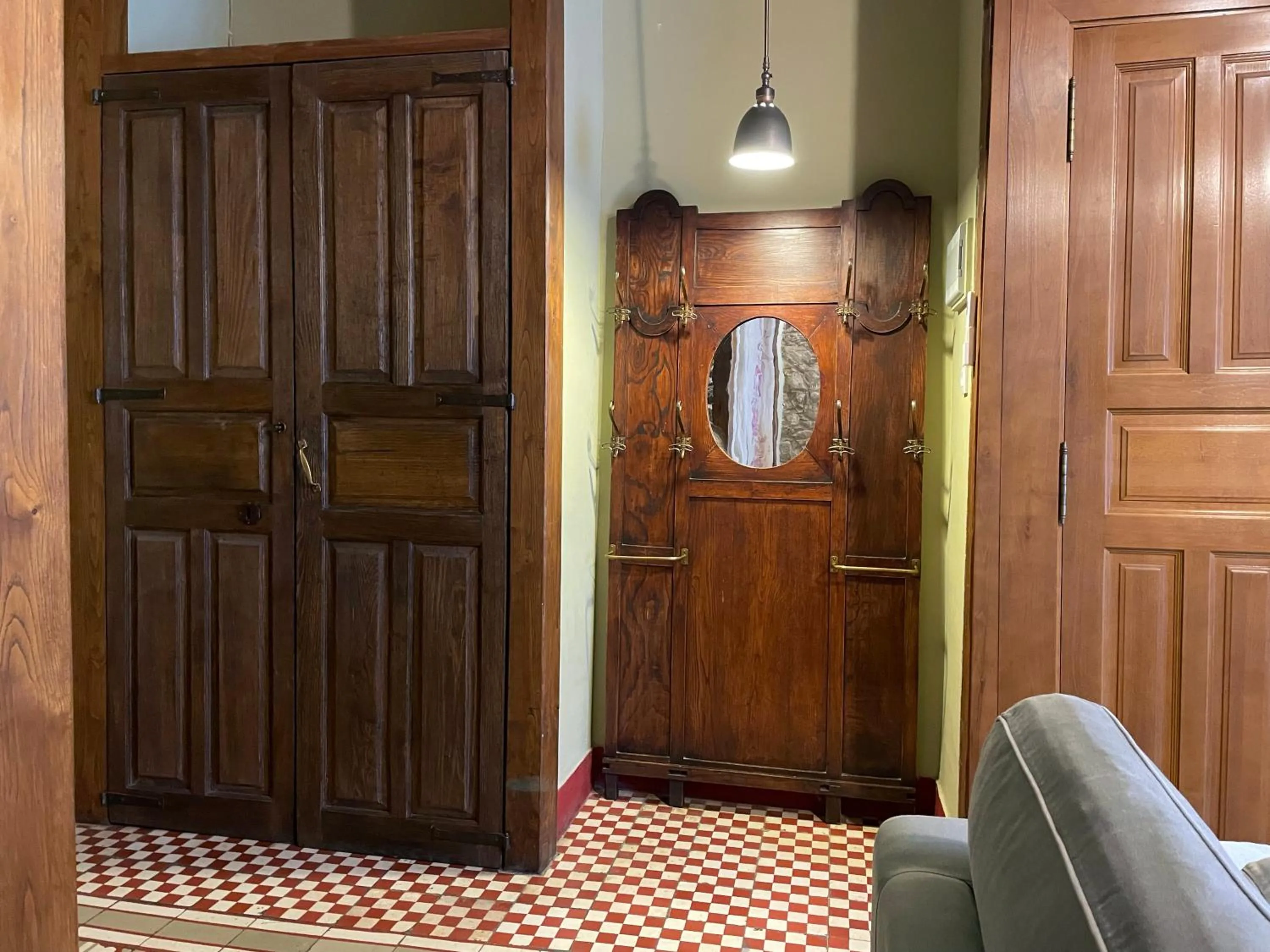wardrobe in El Jardín del Convento, Casa Rural