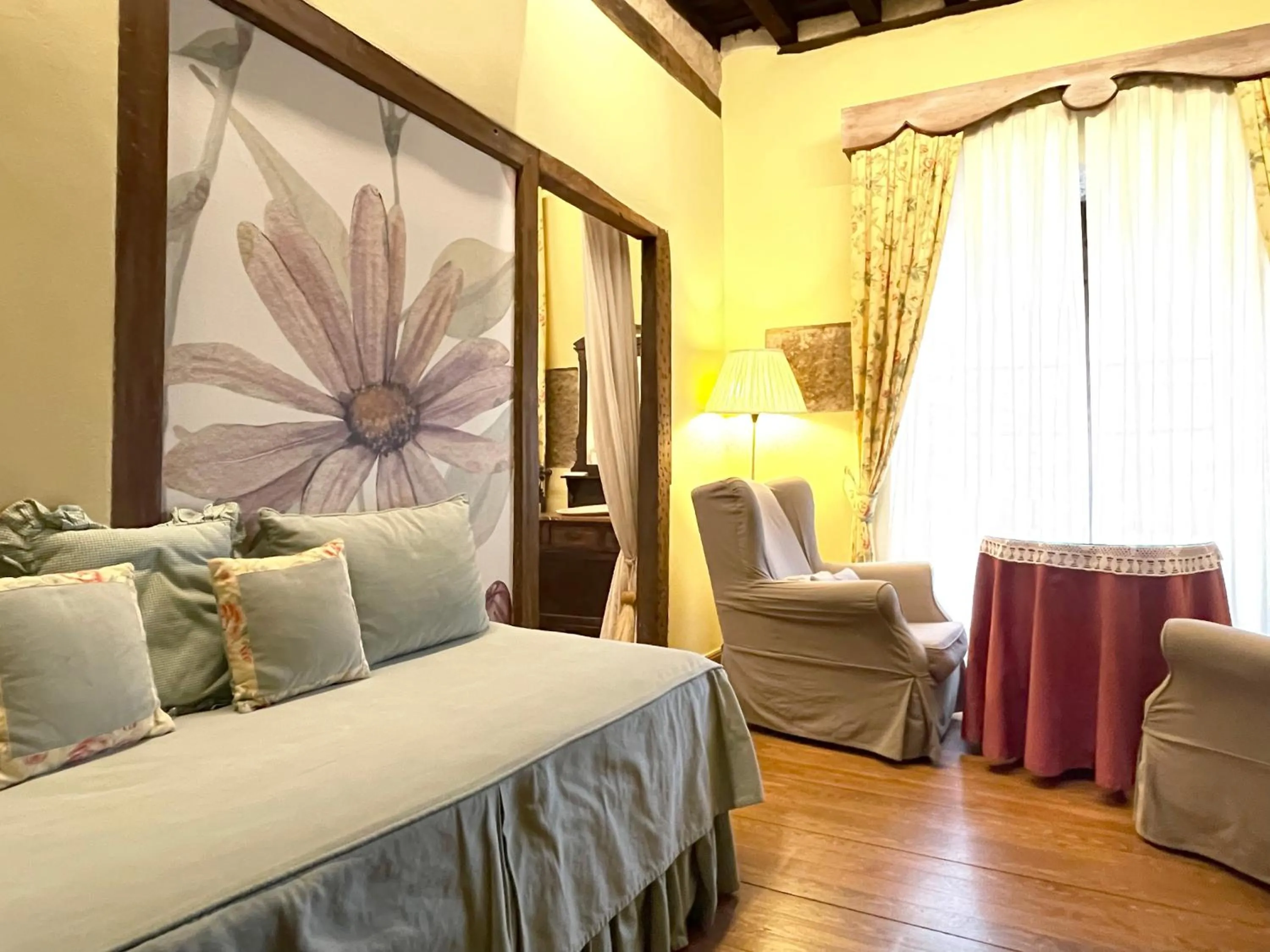 Photo of the whole room in El Jardín del Convento, Casa Rural