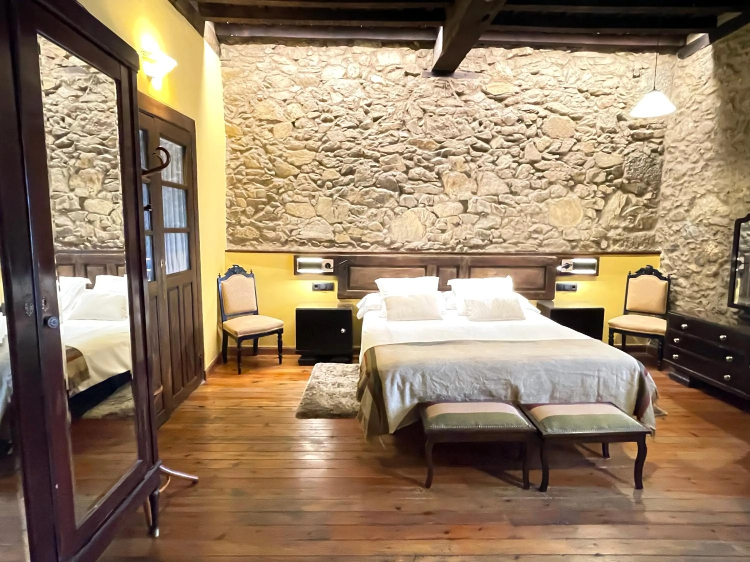 Photo of the whole room, Bed in El Jardín del Convento, Casa Rural