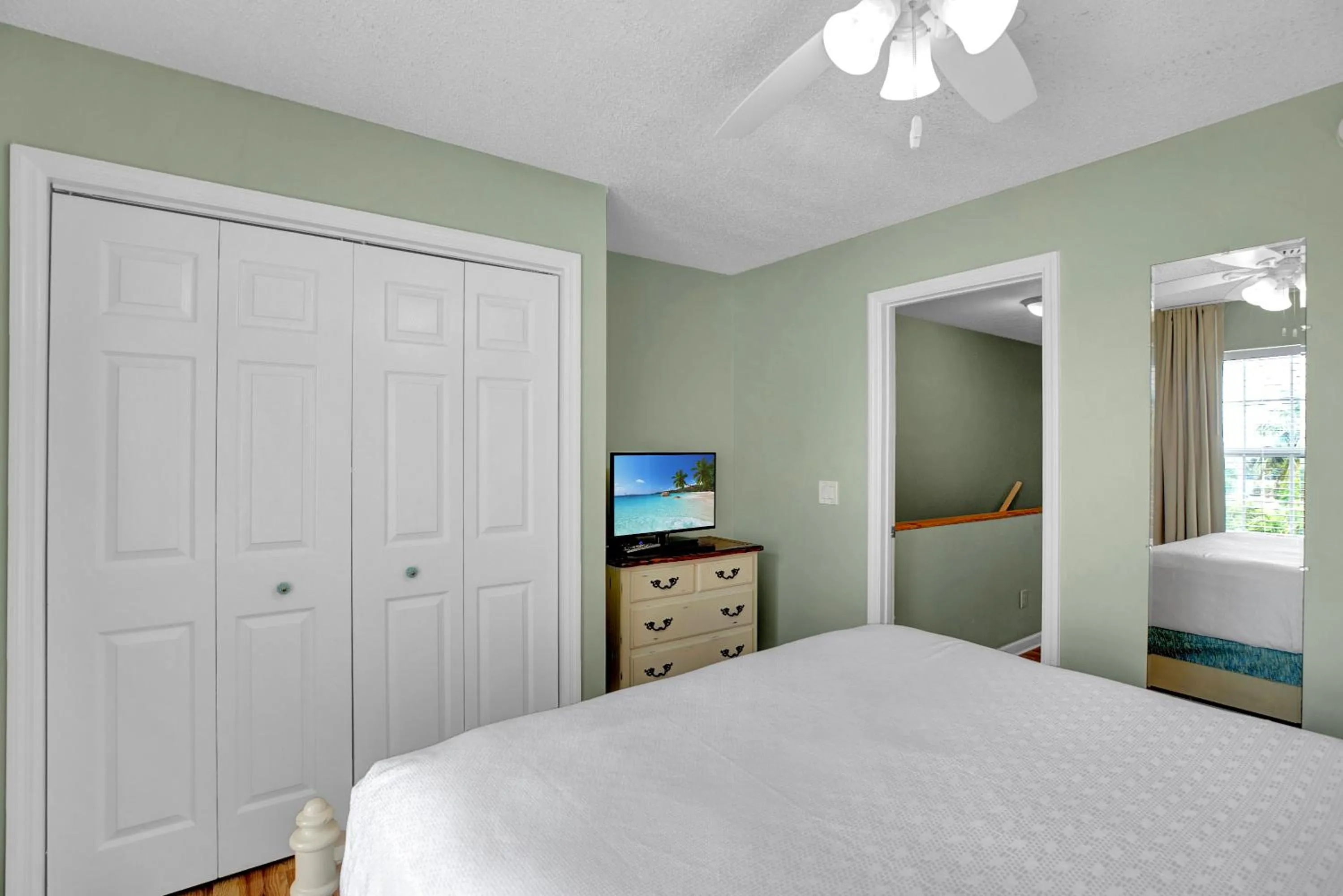 Bedroom, Bed in Coconut Mallory Resort and Marina