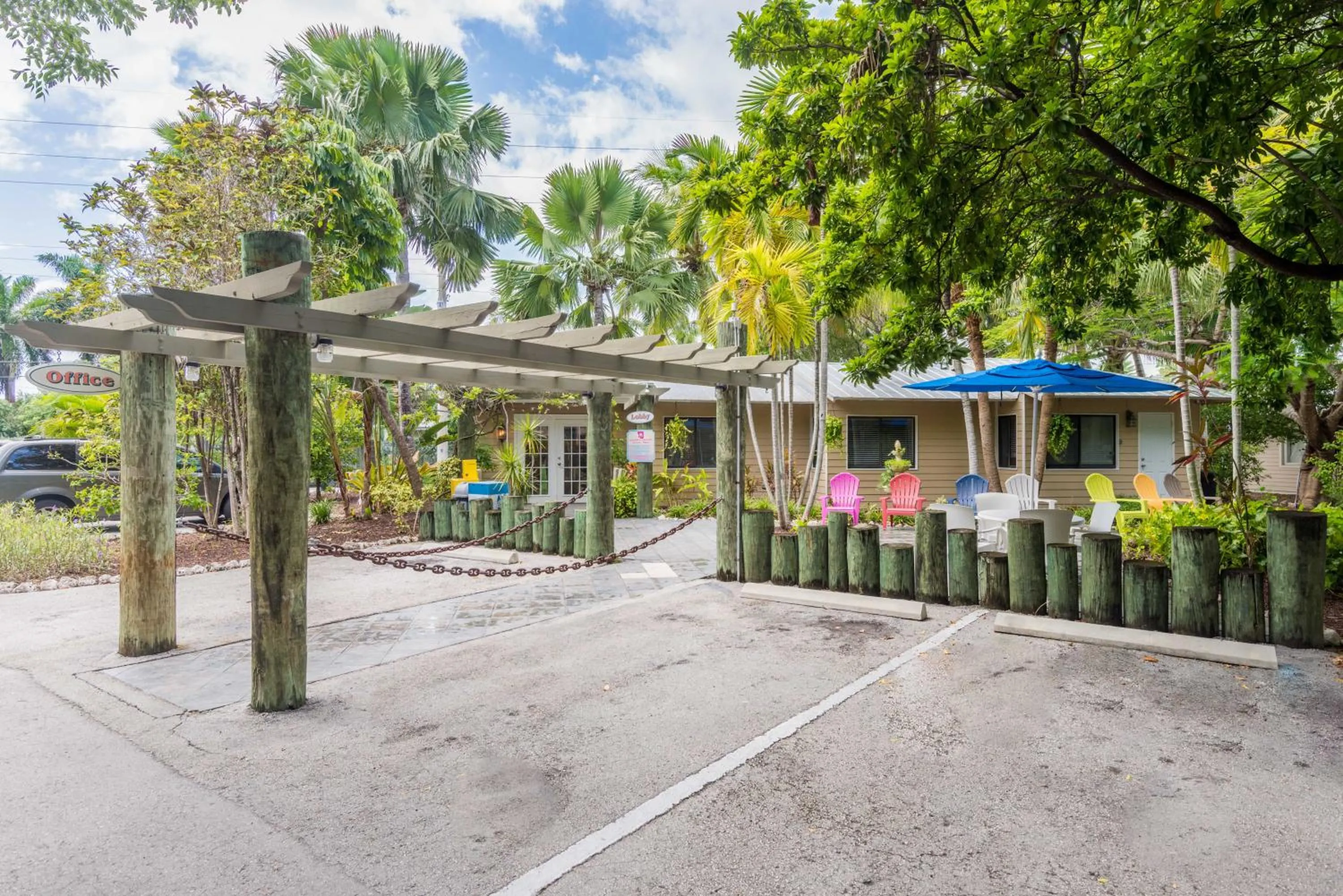 Area and facilities in Coconut Mallory Resort and Marina