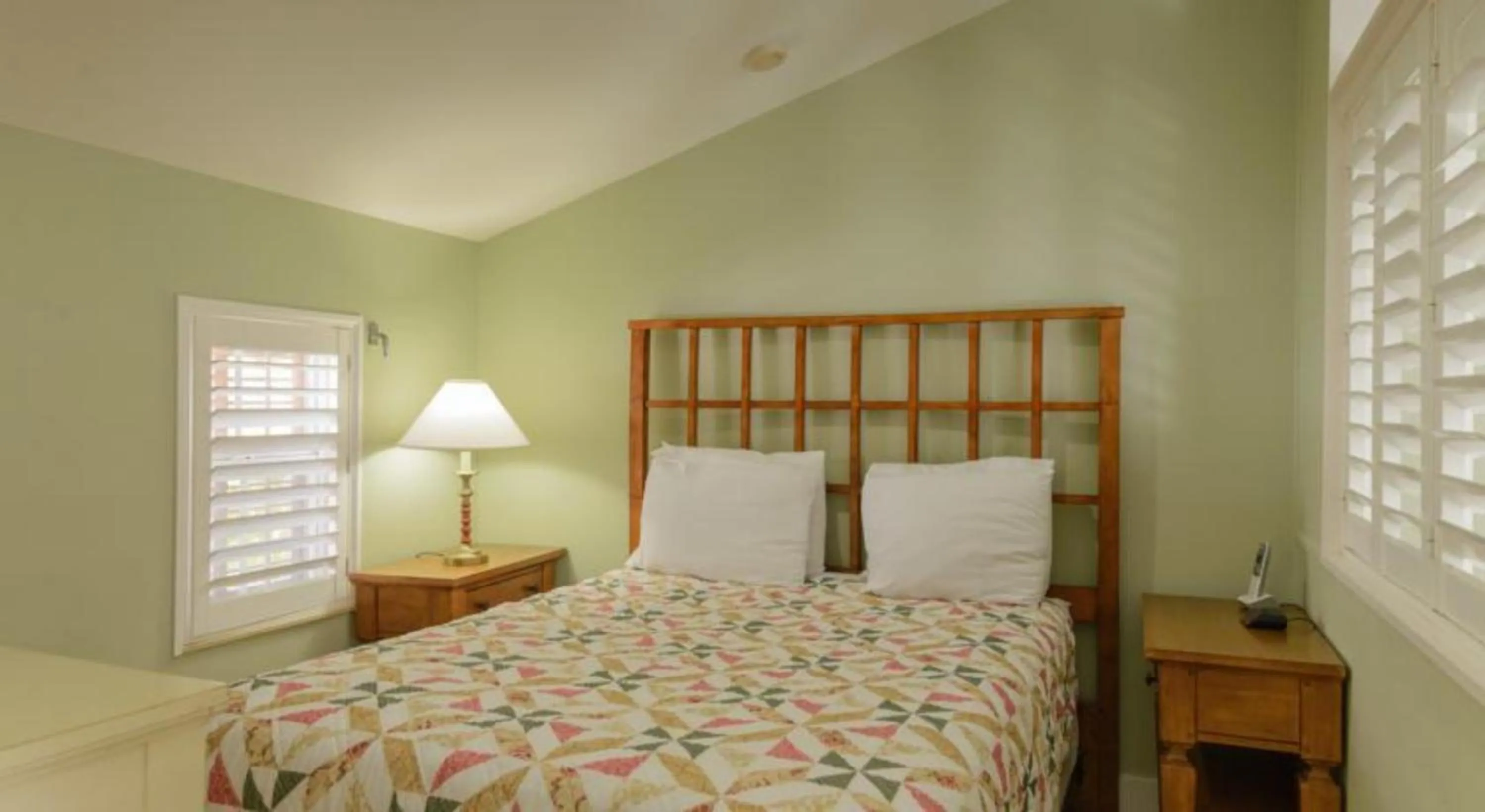 Bedroom, Bed in Coconut Mallory Resort and Marina