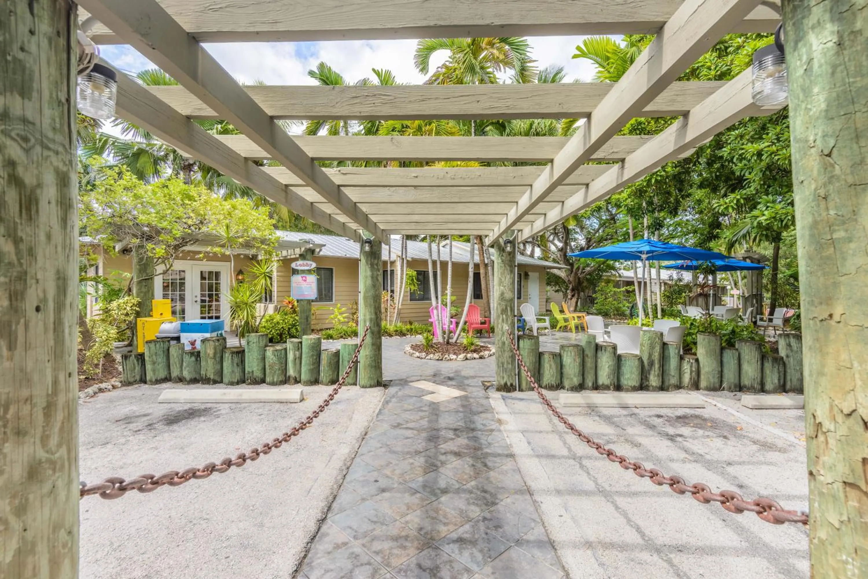 Area and facilities in Coconut Mallory Resort and Marina