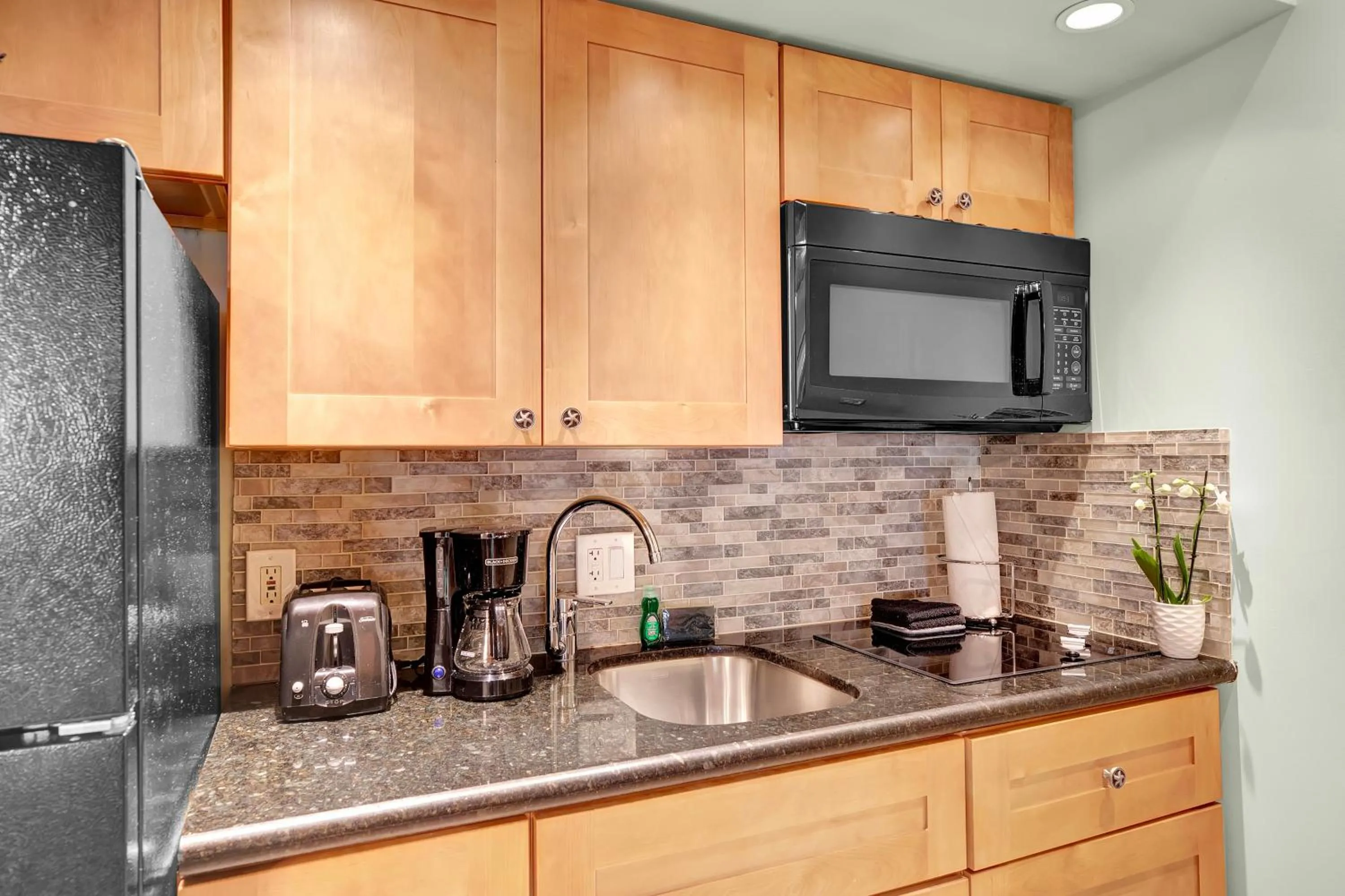 Kitchen or kitchenette in Coconut Mallory Resort and Marina