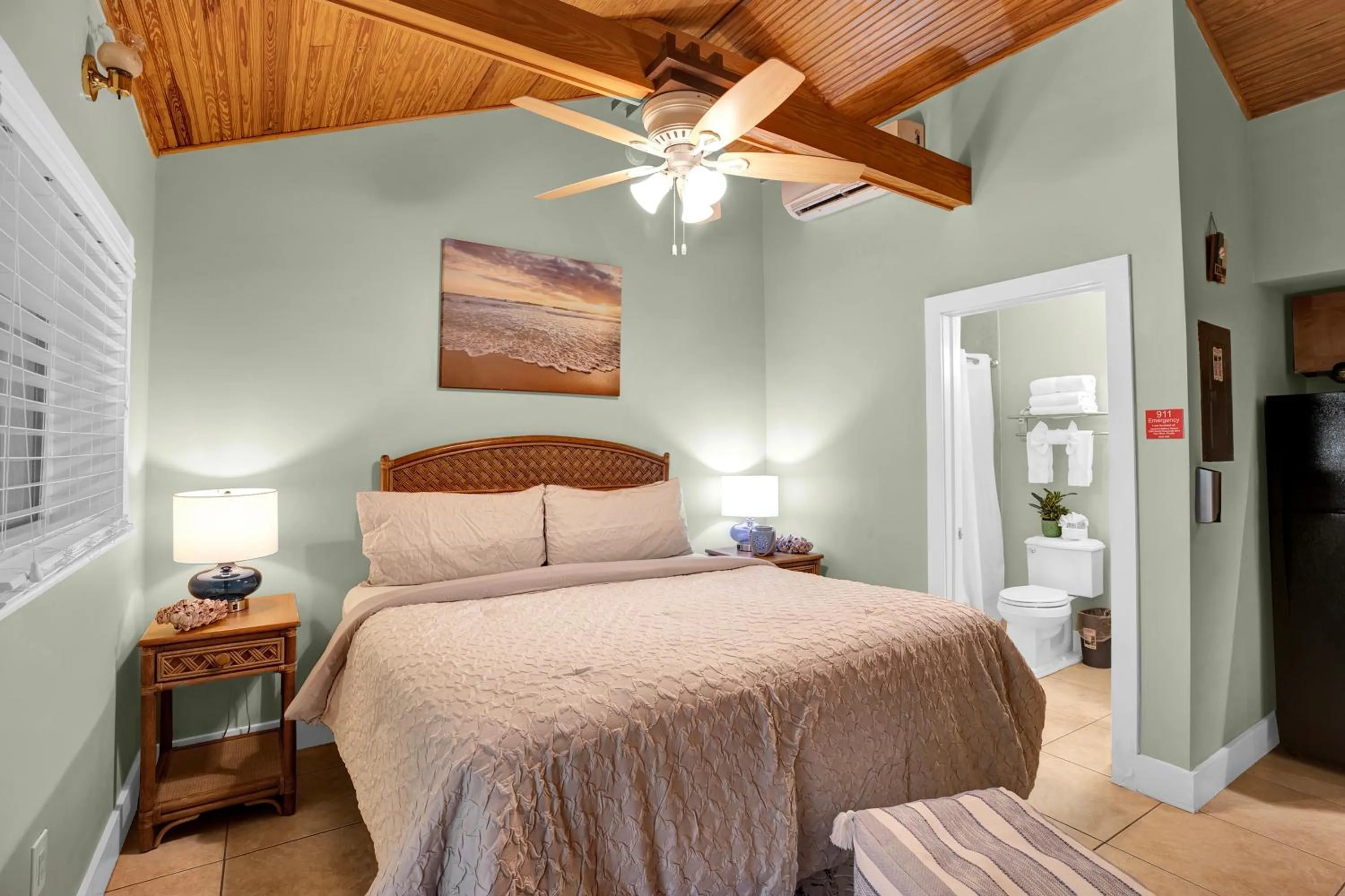 Bedroom, Bed in Coconut Mallory Resort and Marina