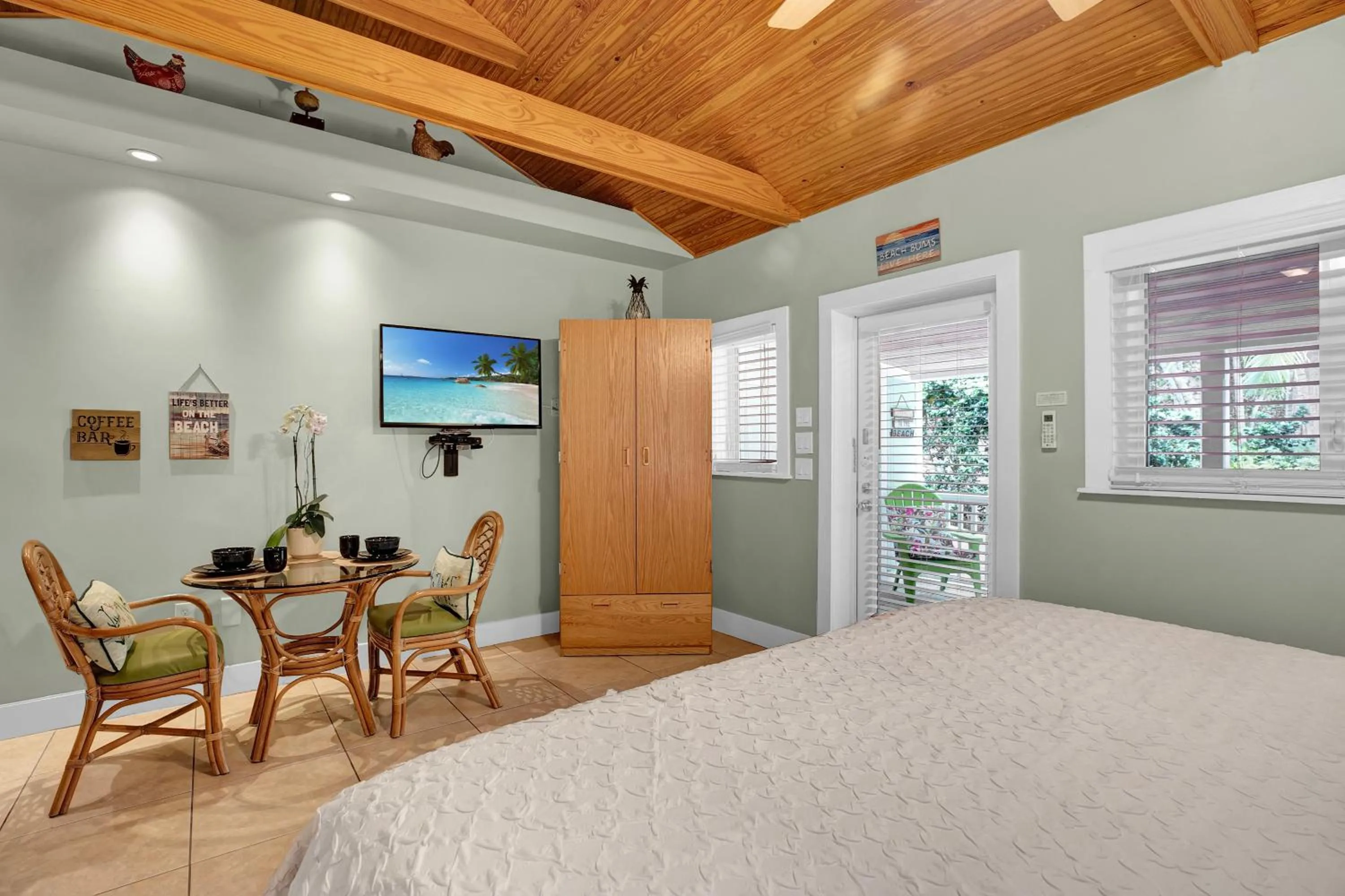 Bedroom, Bed in Coconut Mallory Resort and Marina