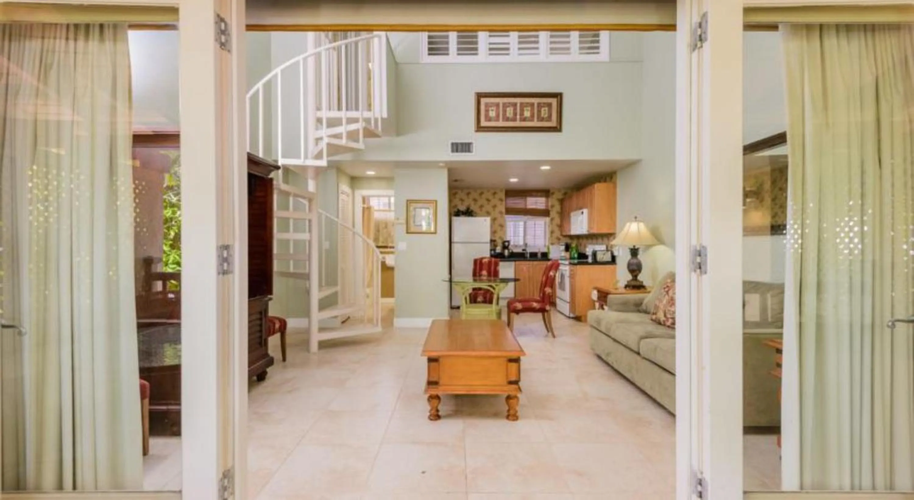 Living room in Coconut Mallory Resort and Marina