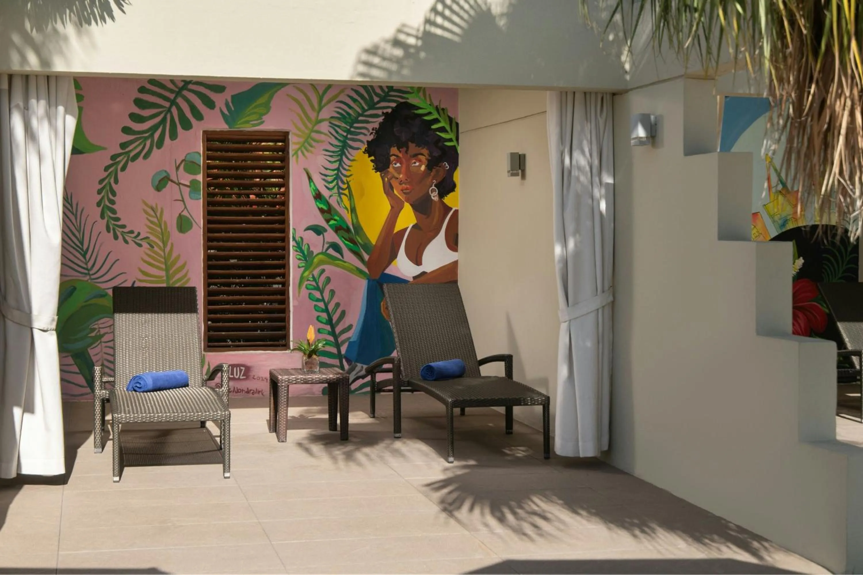 Swimming pool in Renaissance Santo Domingo Jaragua Hotel & Casino