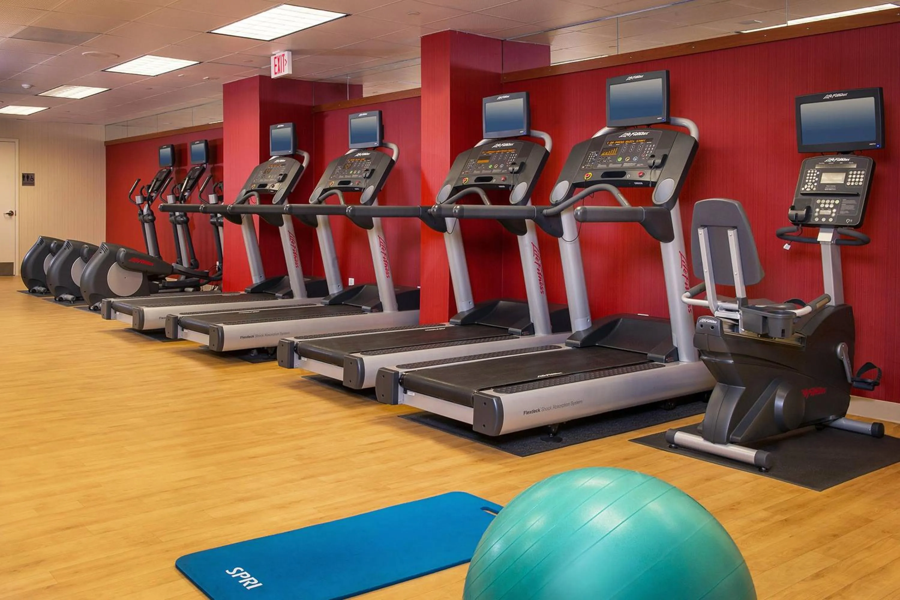 Fitness centre/facilities in Courtyard Arlington Crystal City/Reagan National Airport