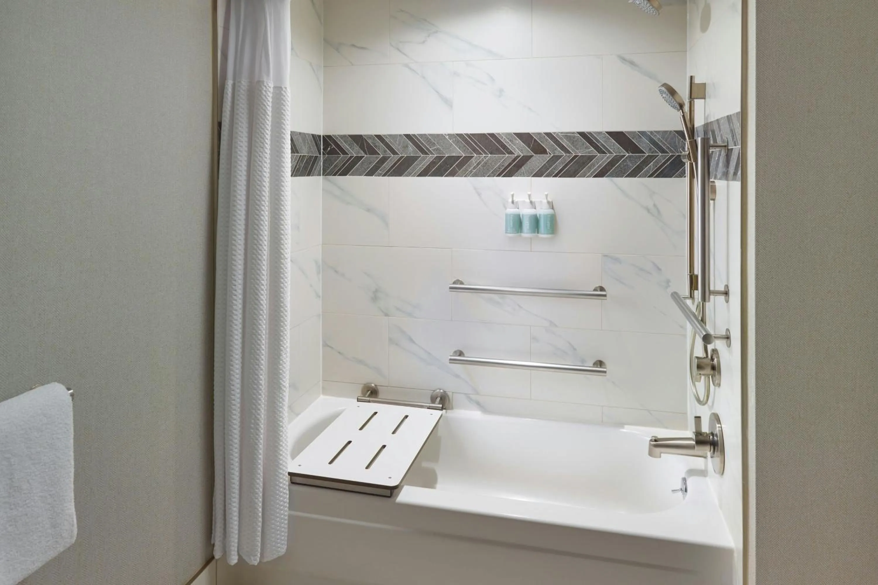 Photo of the whole room in Courtyard Arlington Crystal City/Reagan National Airport