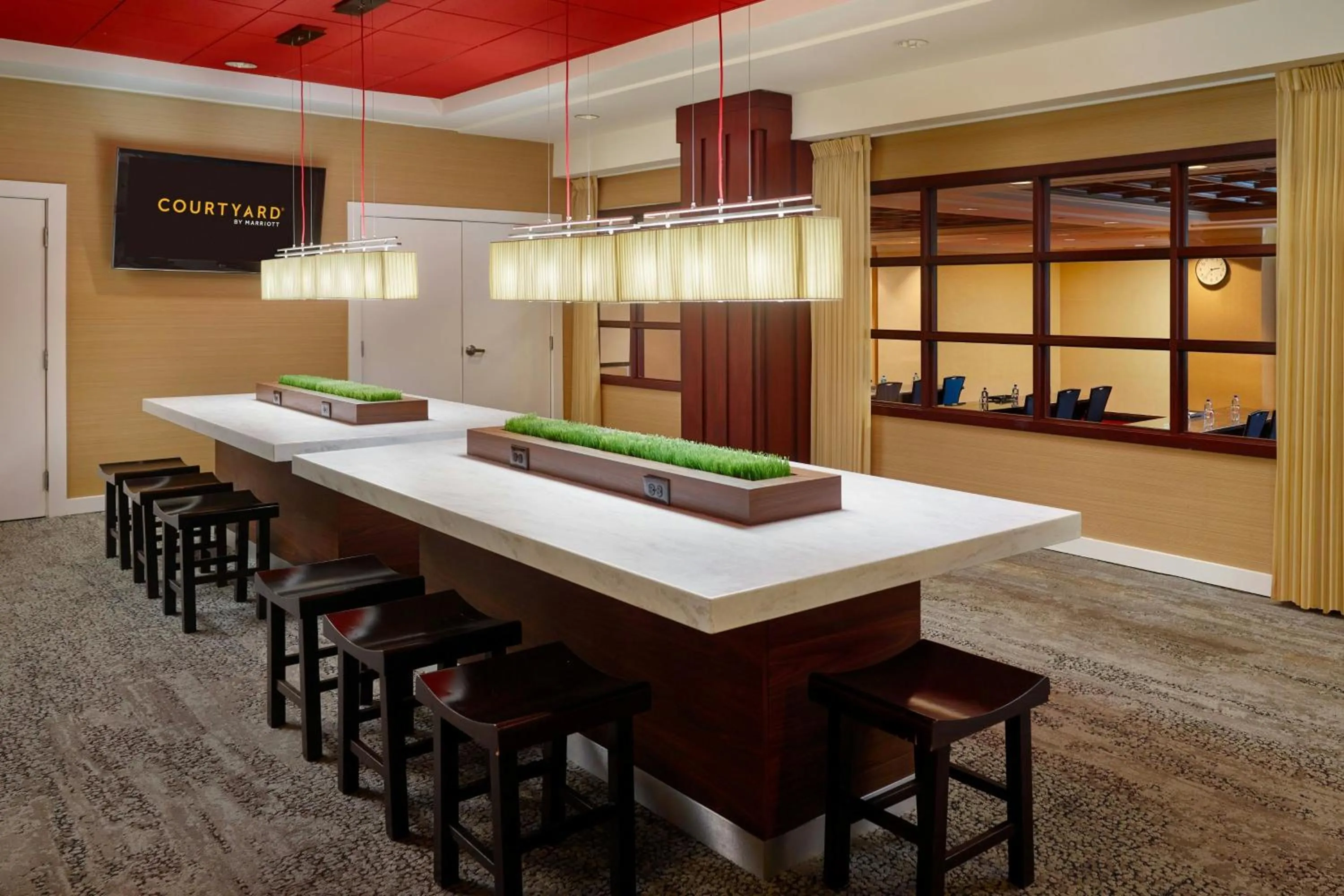 Meeting/conference room in Courtyard Arlington Crystal City/Reagan National Airport