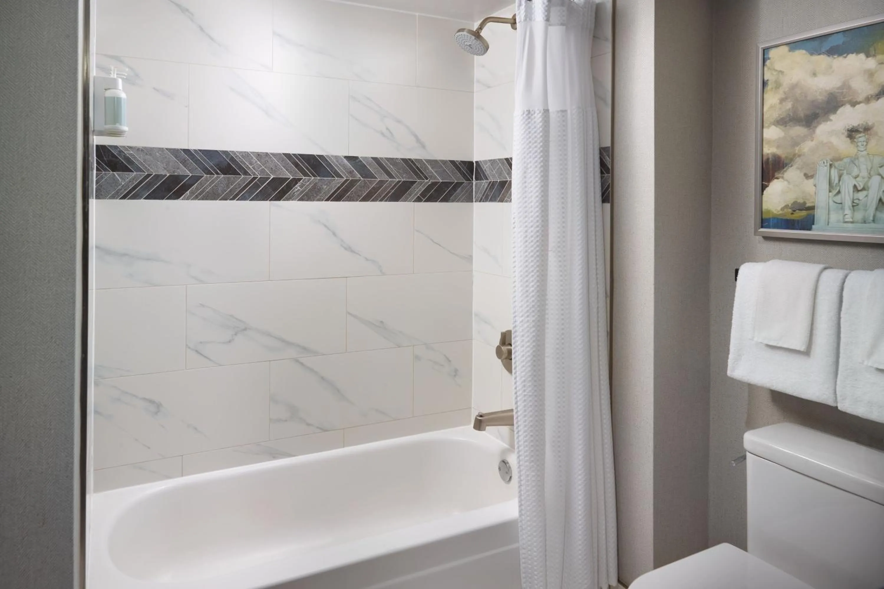 Bathroom in Courtyard Arlington Crystal City/Reagan National Airport