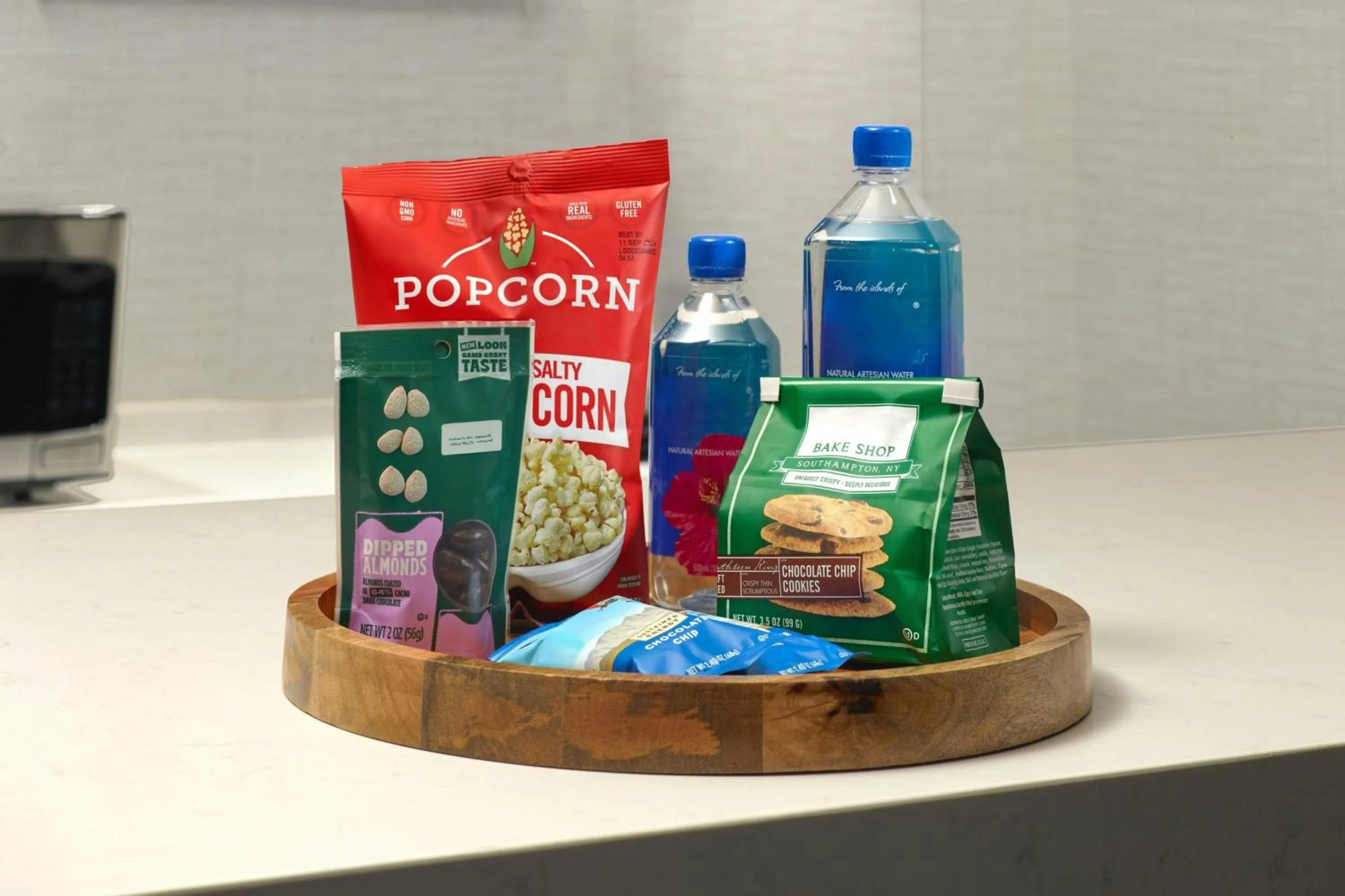 Photo of the whole room in Courtyard Arlington Crystal City/Reagan National Airport