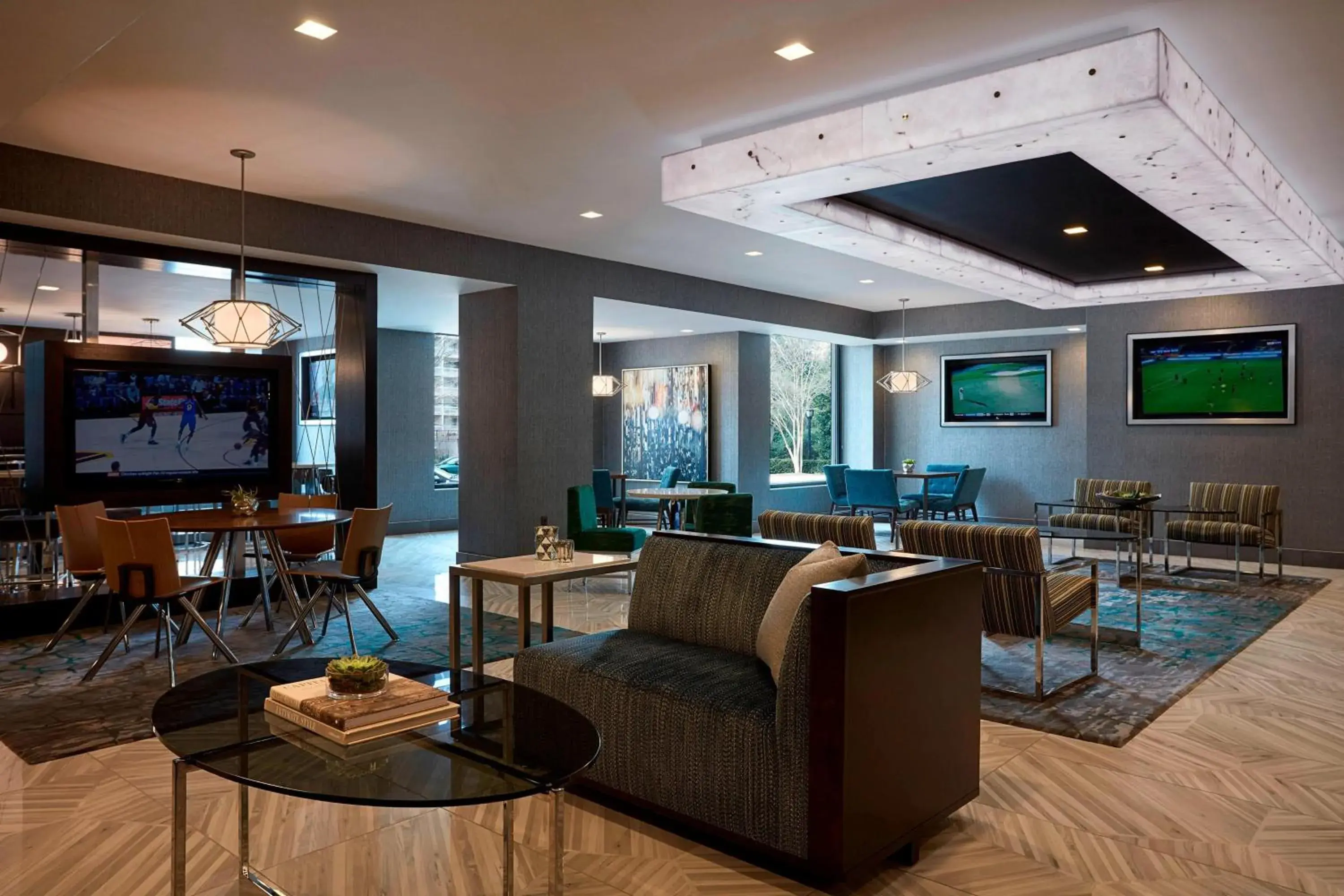 Lounge or bar in Crystal Gateway Marriott Lounge or bar in Crystal Gateway Marriott