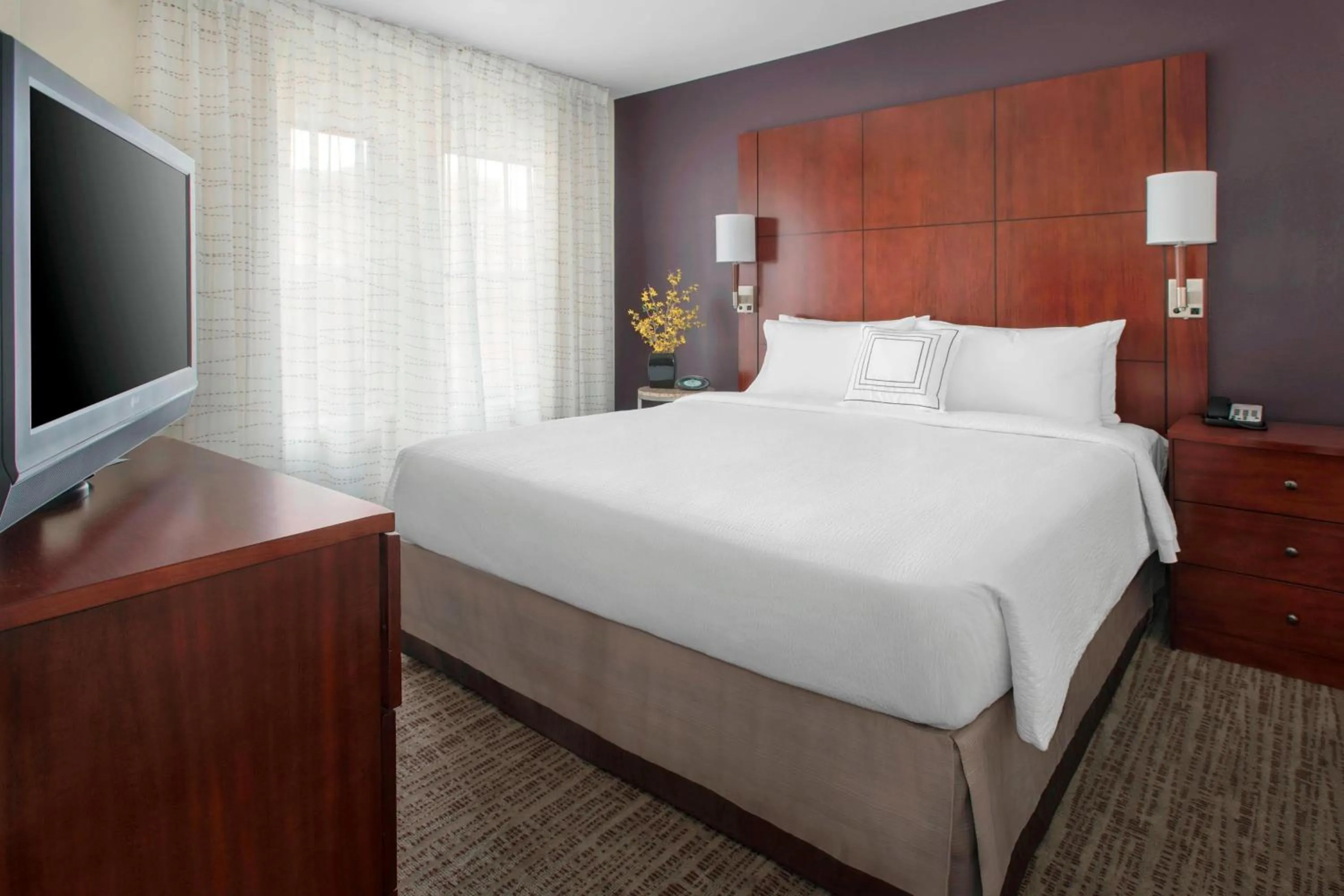 Bedroom, Bed in Residence Inn by Marriott Alexandria Old Town South at Carlyle