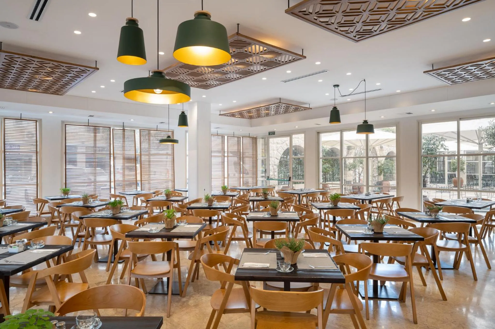 Restaurant/places to eat in Prima Palace Hotel