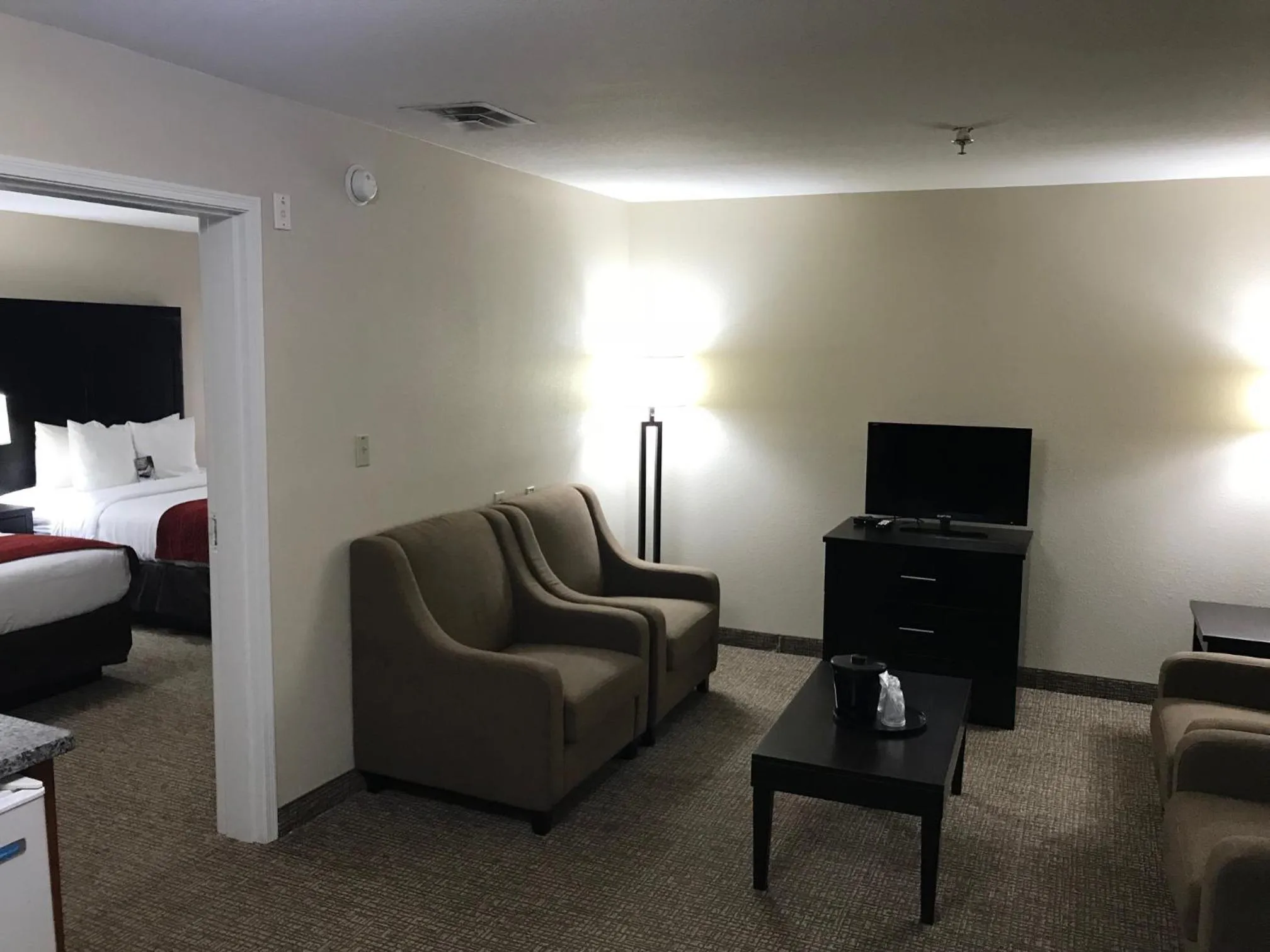 Bed in Comfort Inn & Suites Atlanta-Smyrna